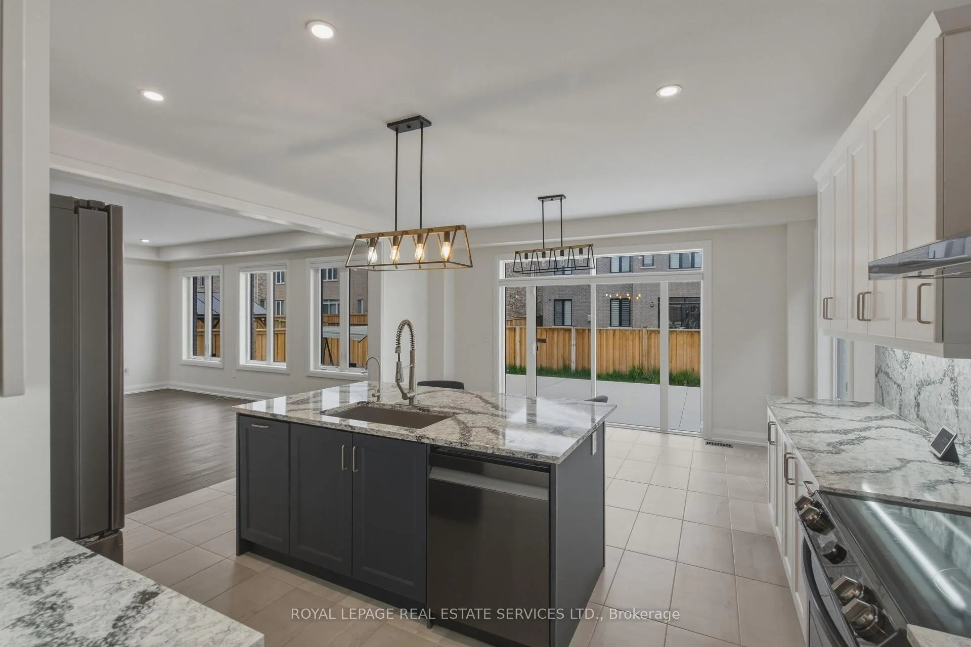 Photo 8 of 197 Whittington Drive, Hamilton, Meadowlands — HOMEH