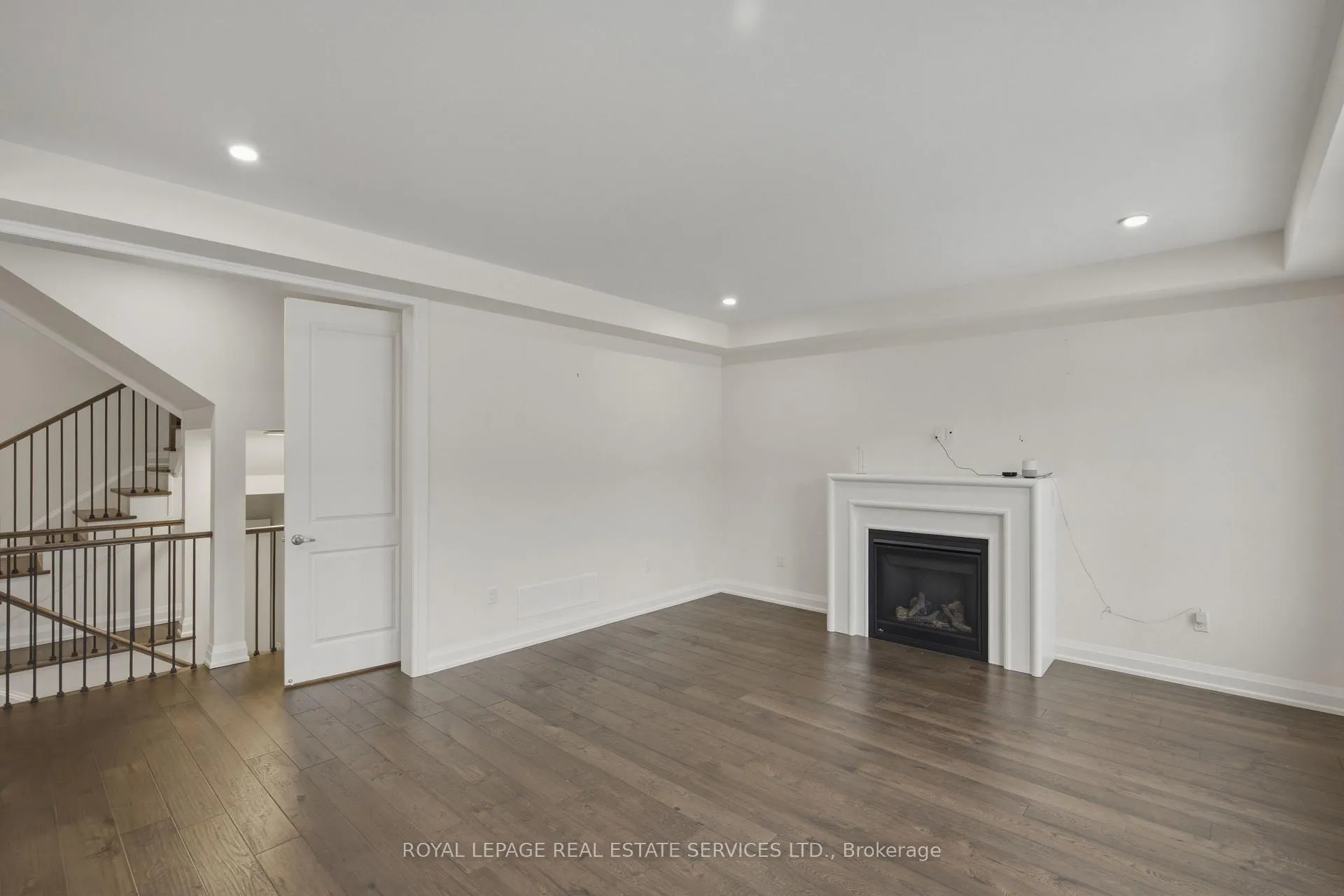 Photo 10 of 197 Whittington Drive, Hamilton, Meadowlands — HOMEH