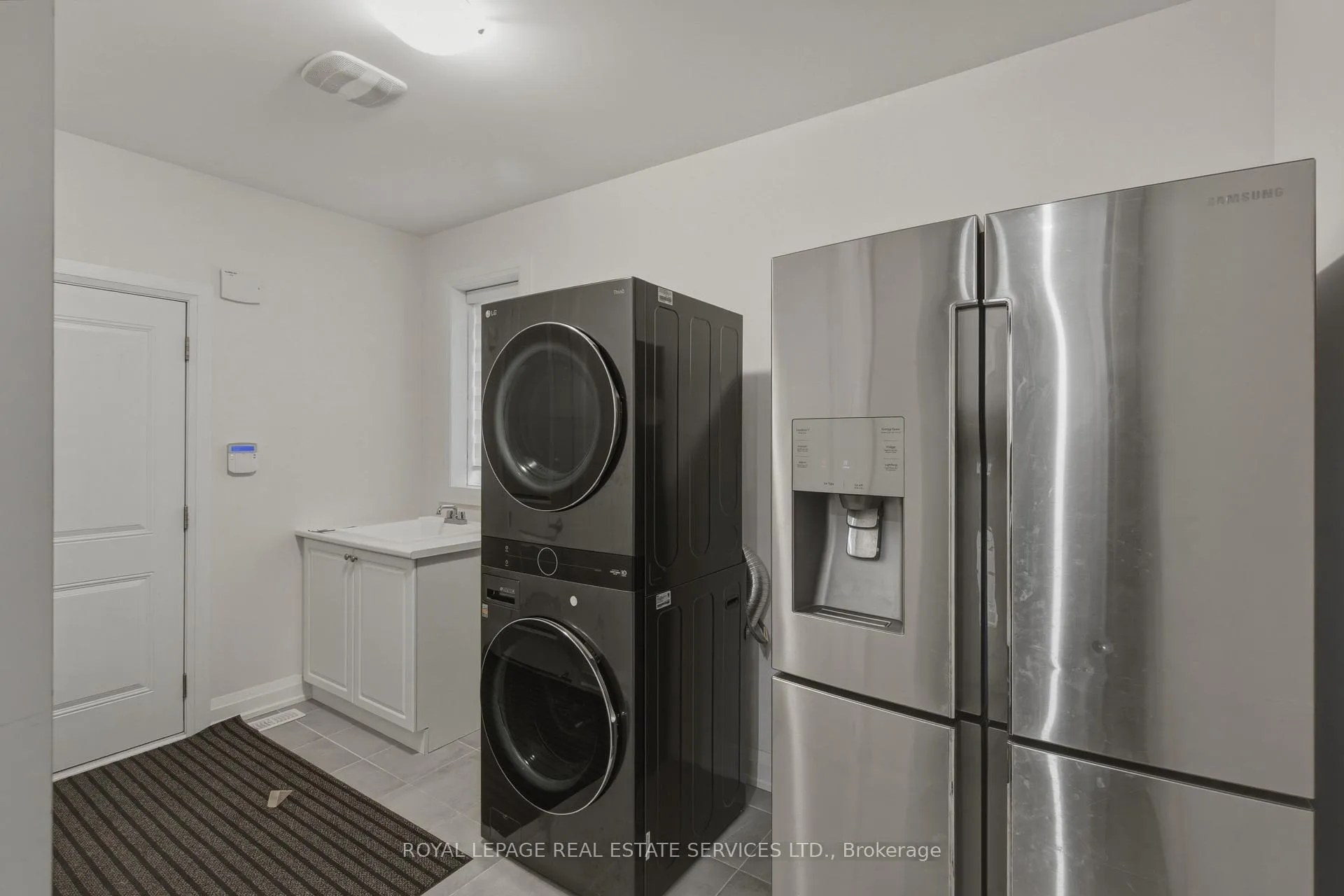 Photo 13 of 197 Whittington Drive, Hamilton, Meadowlands — HOMEH