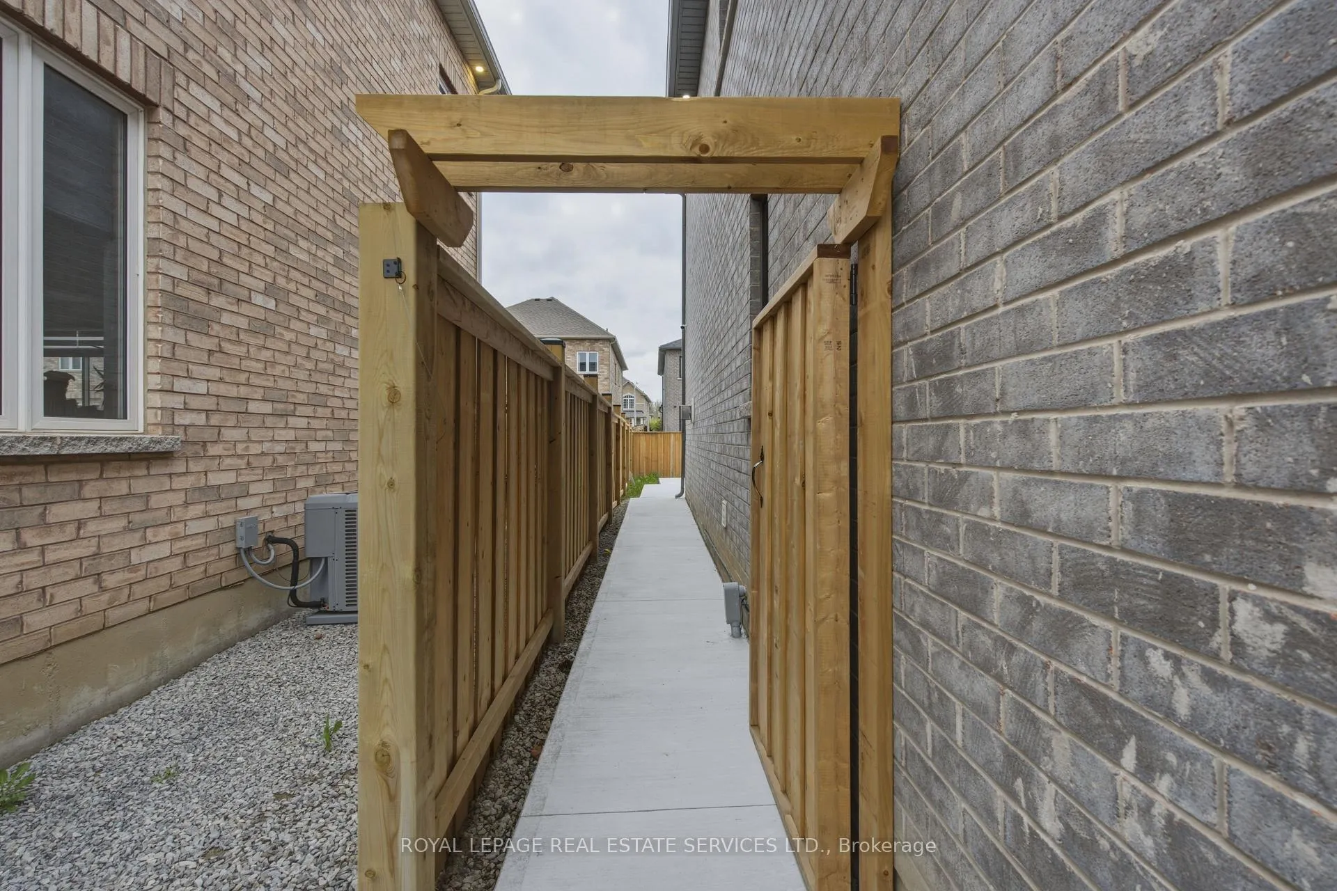 Photo 38 of 197 Whittington Drive, Hamilton, Meadowlands — HOMEH
