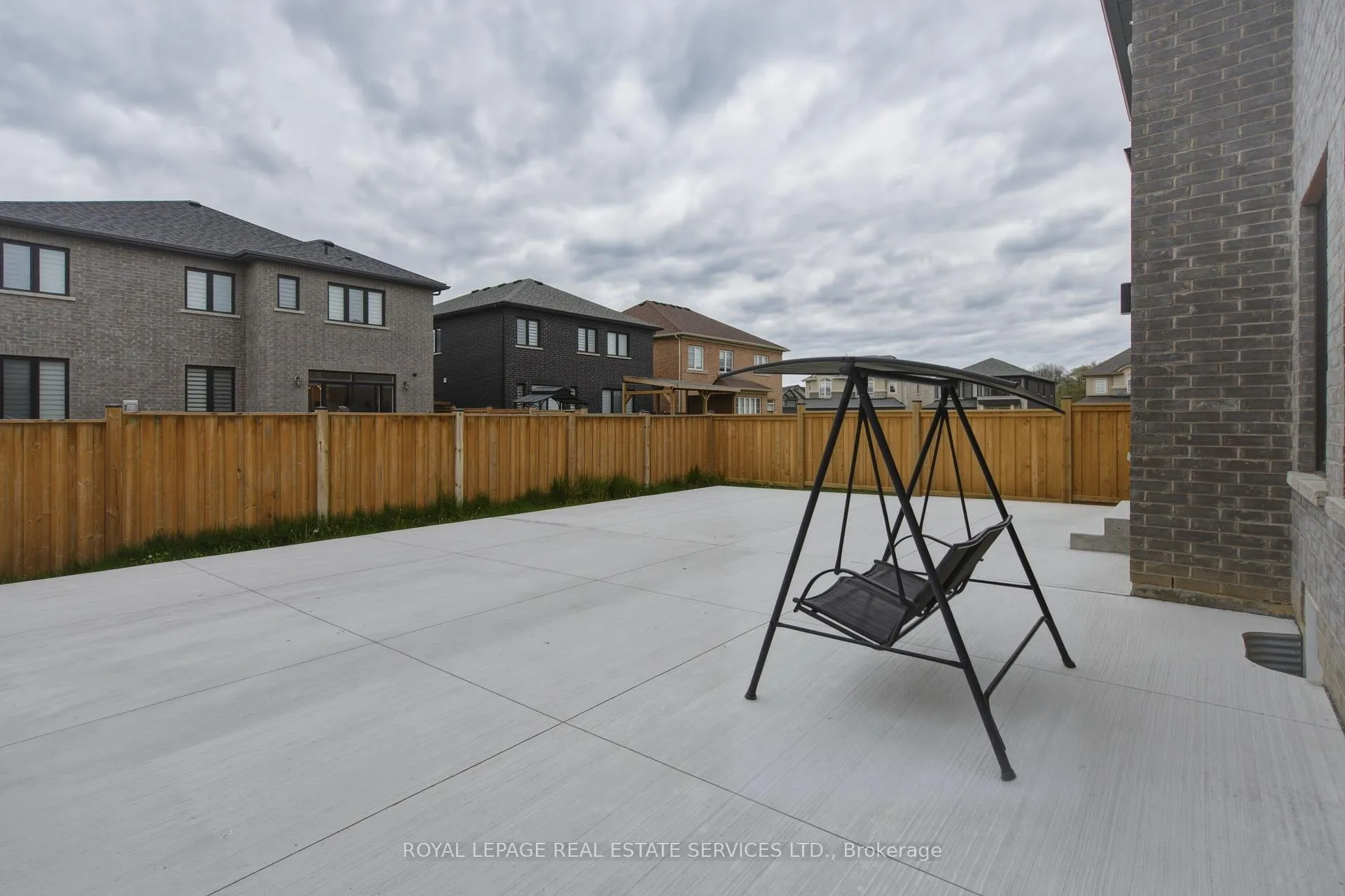 Photo 39 of 197 Whittington Drive, Hamilton, Meadowlands — HOMEH