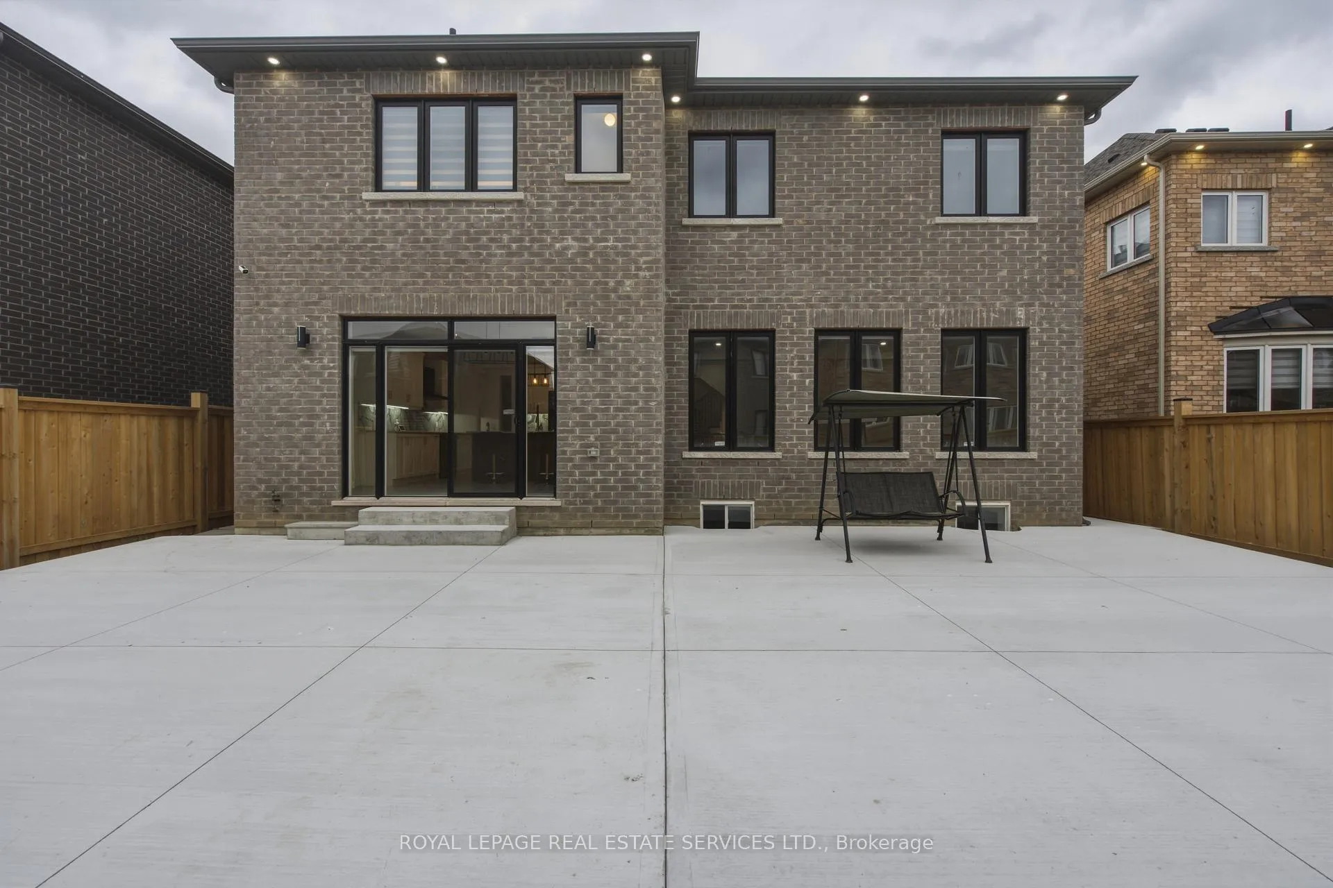 Photo 41 of 197 Whittington Drive, Hamilton, Meadowlands — HOMEH