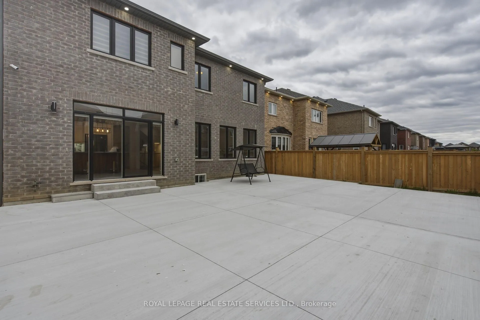 Photo 42 of 197 Whittington Drive, Hamilton, Meadowlands — HOMEH