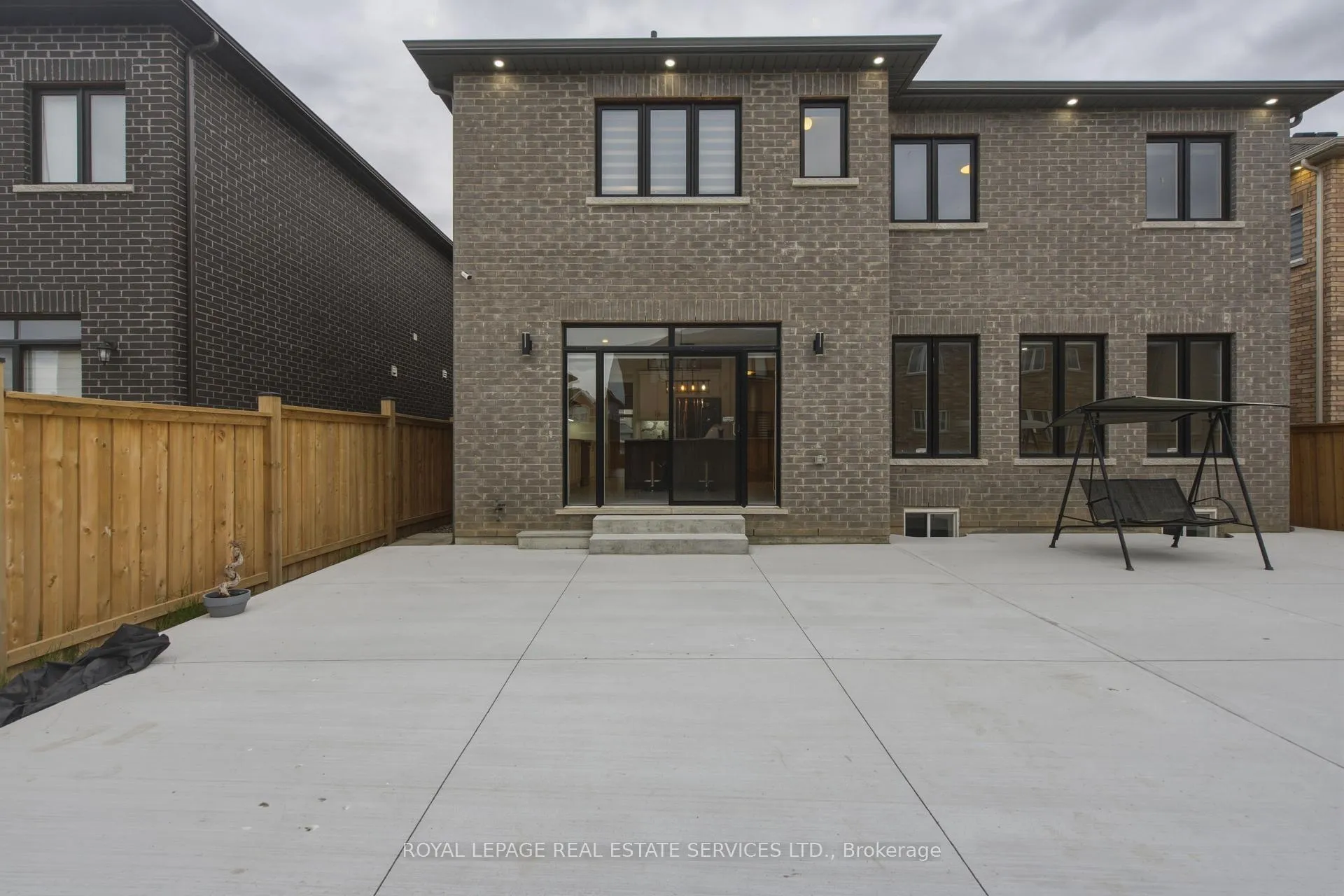 Photo 43 of 197 Whittington Drive, Hamilton, Meadowlands — HOMEH