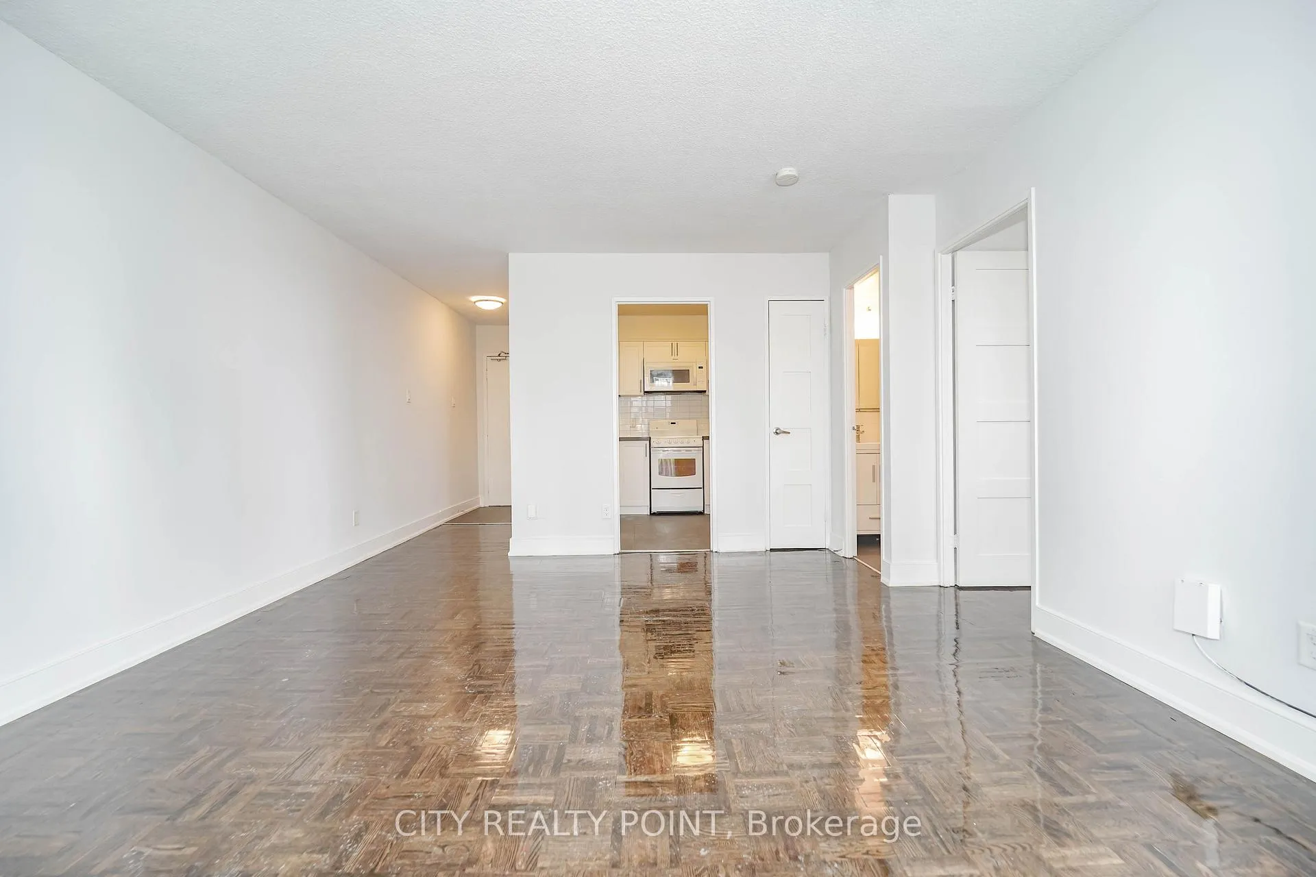 Photo 3 of Unit 1411, 33 Isabella Street, Toronto, Church-Yonge Corridor — HOMEH