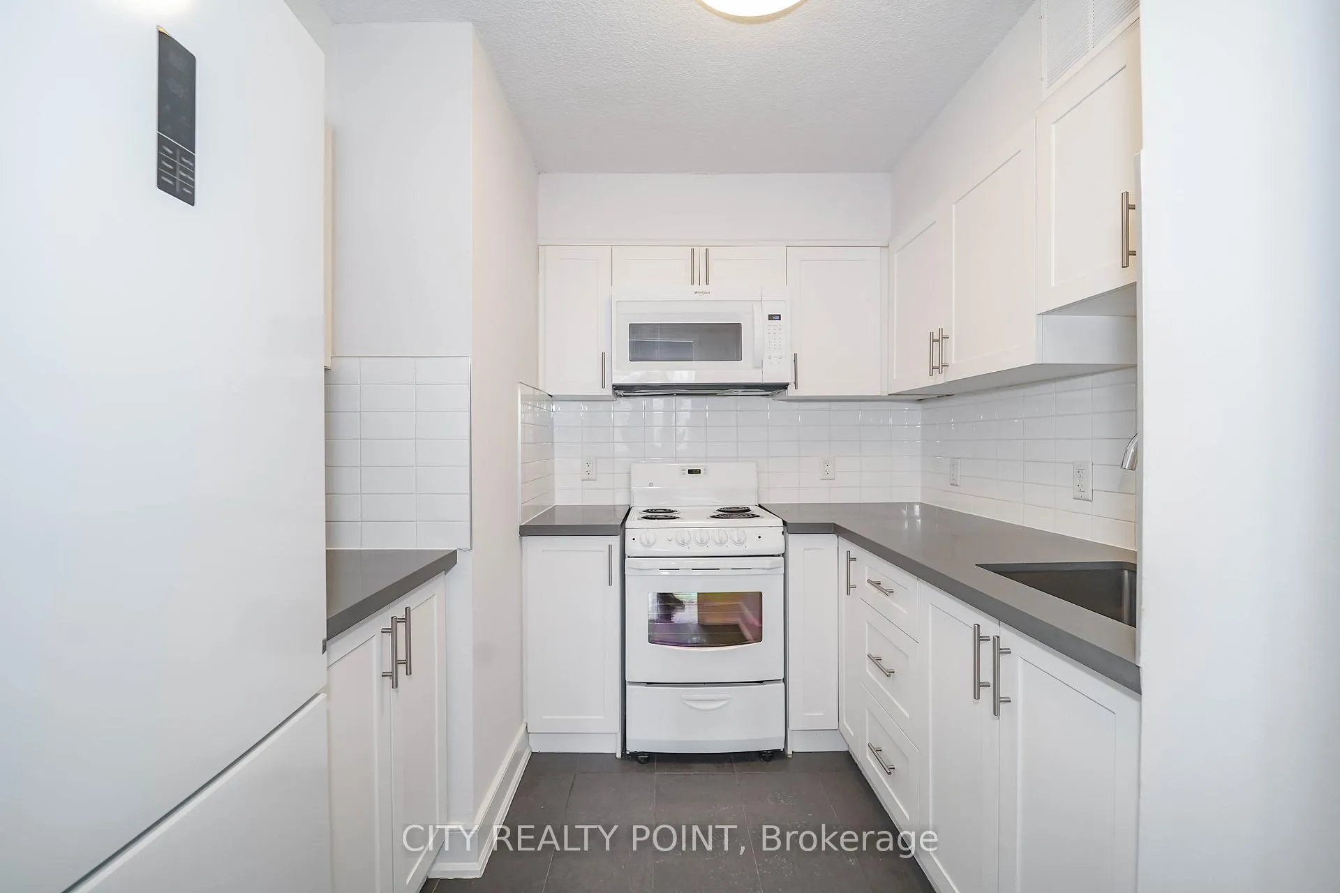Photo 4 of Unit 1411, 33 Isabella Street, Toronto, Church-Yonge Corridor — HOMEH