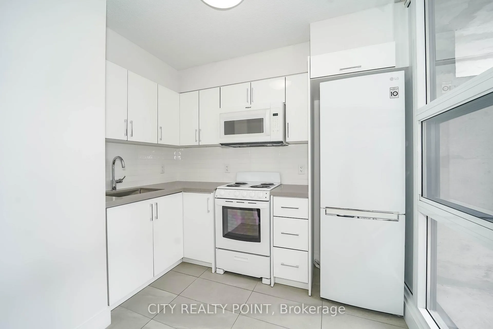 Photo 2 of Unit 1813, 33 Isabella Street, Toronto, Church-Yonge Corridor — HOMEH