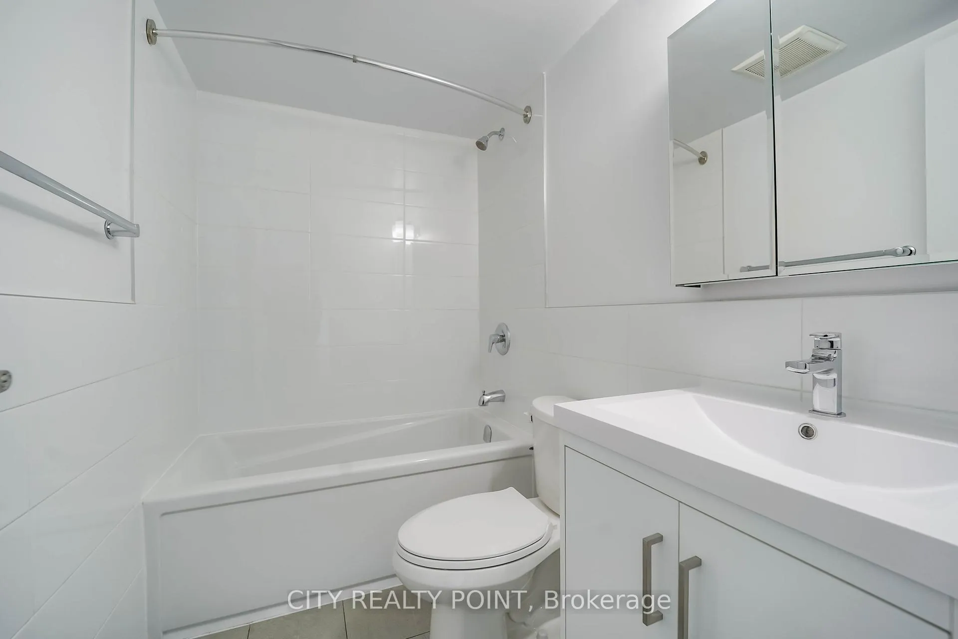 Photo 4 of Unit 1813, 33 Isabella Street, Toronto, Church-Yonge Corridor — HOMEH