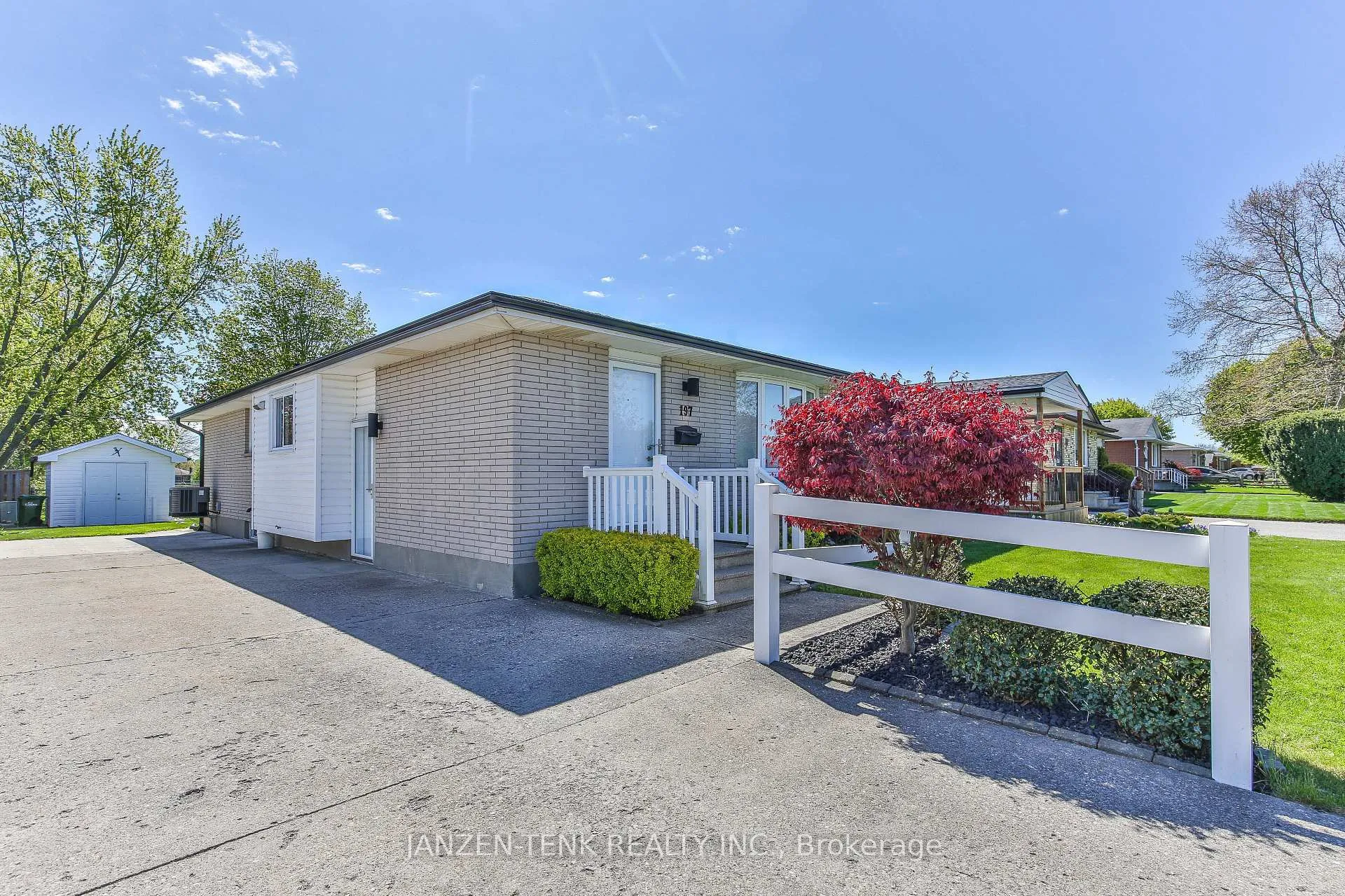 Photo 3 of 197 Highview Drive, St. Thomas — HOMEH