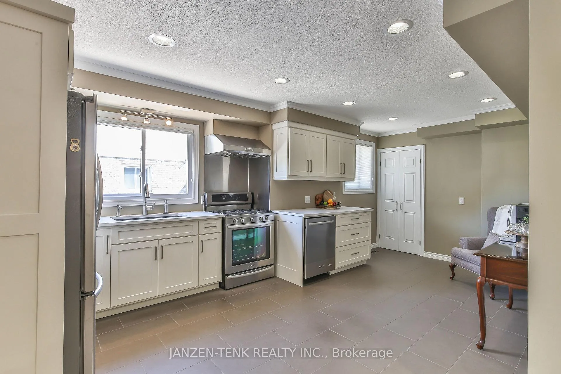 Photo 12 of 197 Highview Drive, St. Thomas — HOMEH