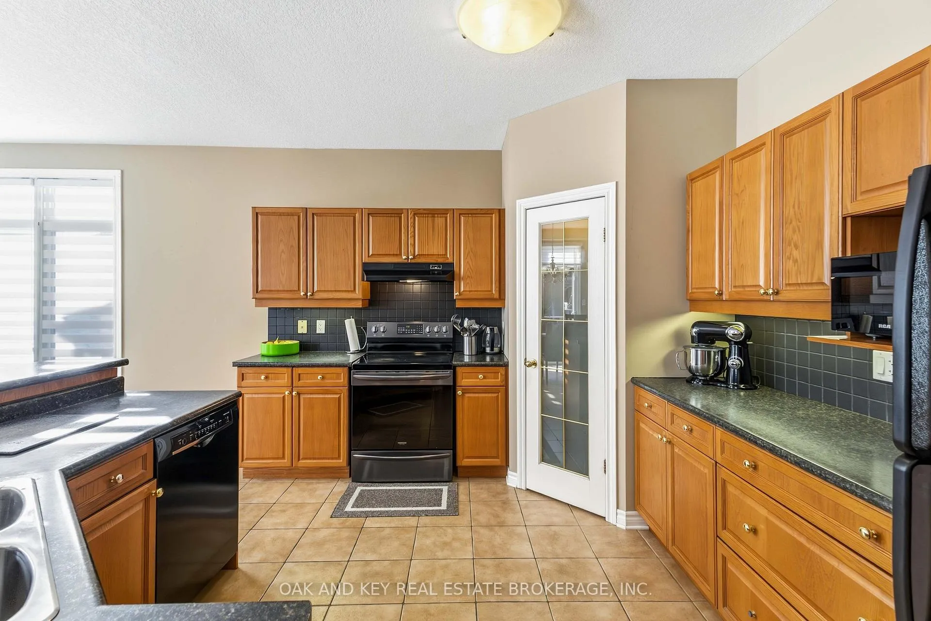 Photo 15 of 2180 Lilac Avenue, London, South K — HOMEH