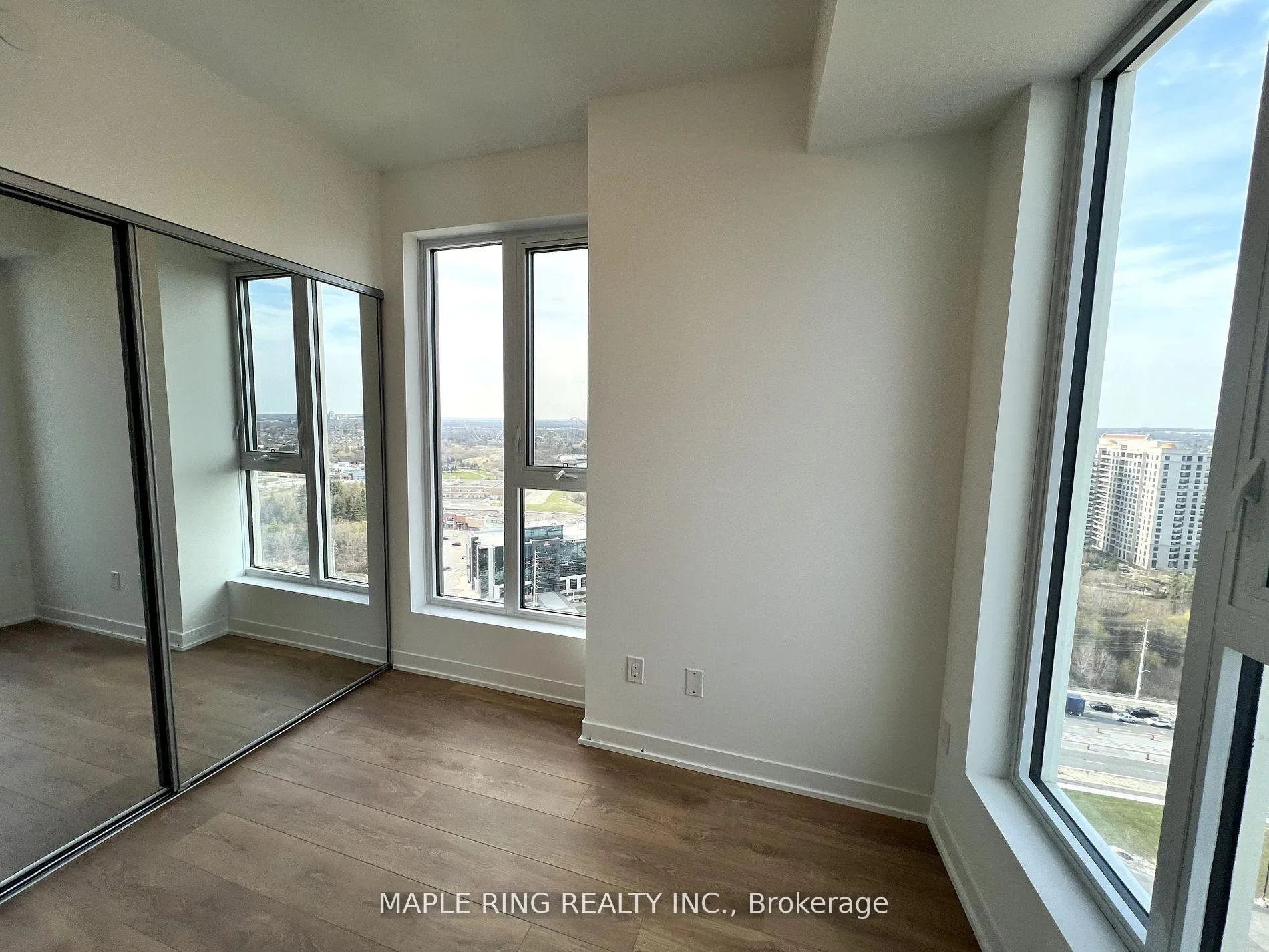 Photo 3 of Unit 2128, 498 Caldari Road, Vaughan, Concord — HOMEH