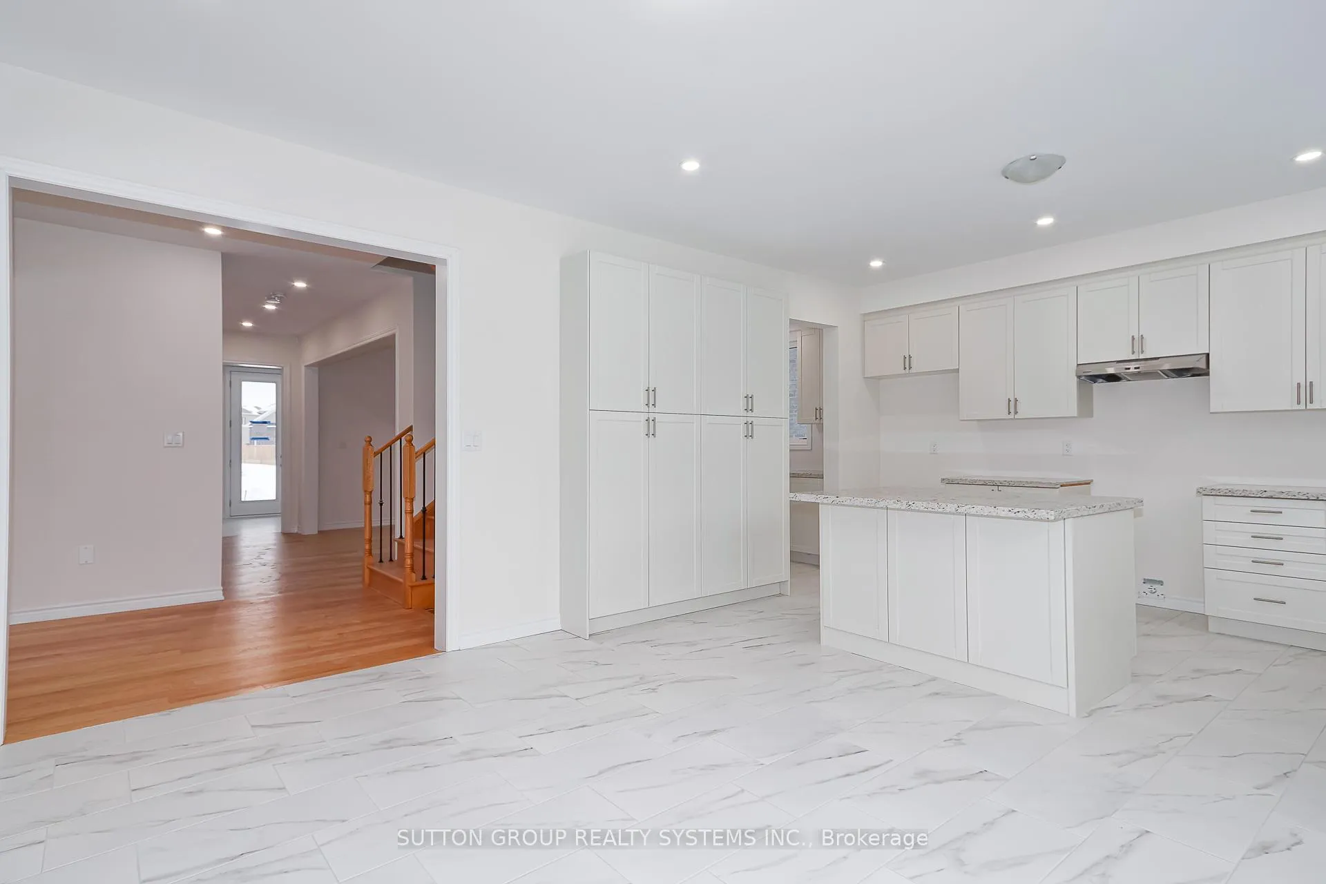 Photo 2 of 176 Roseanne Circle, Wasaga Beach — HOMEH