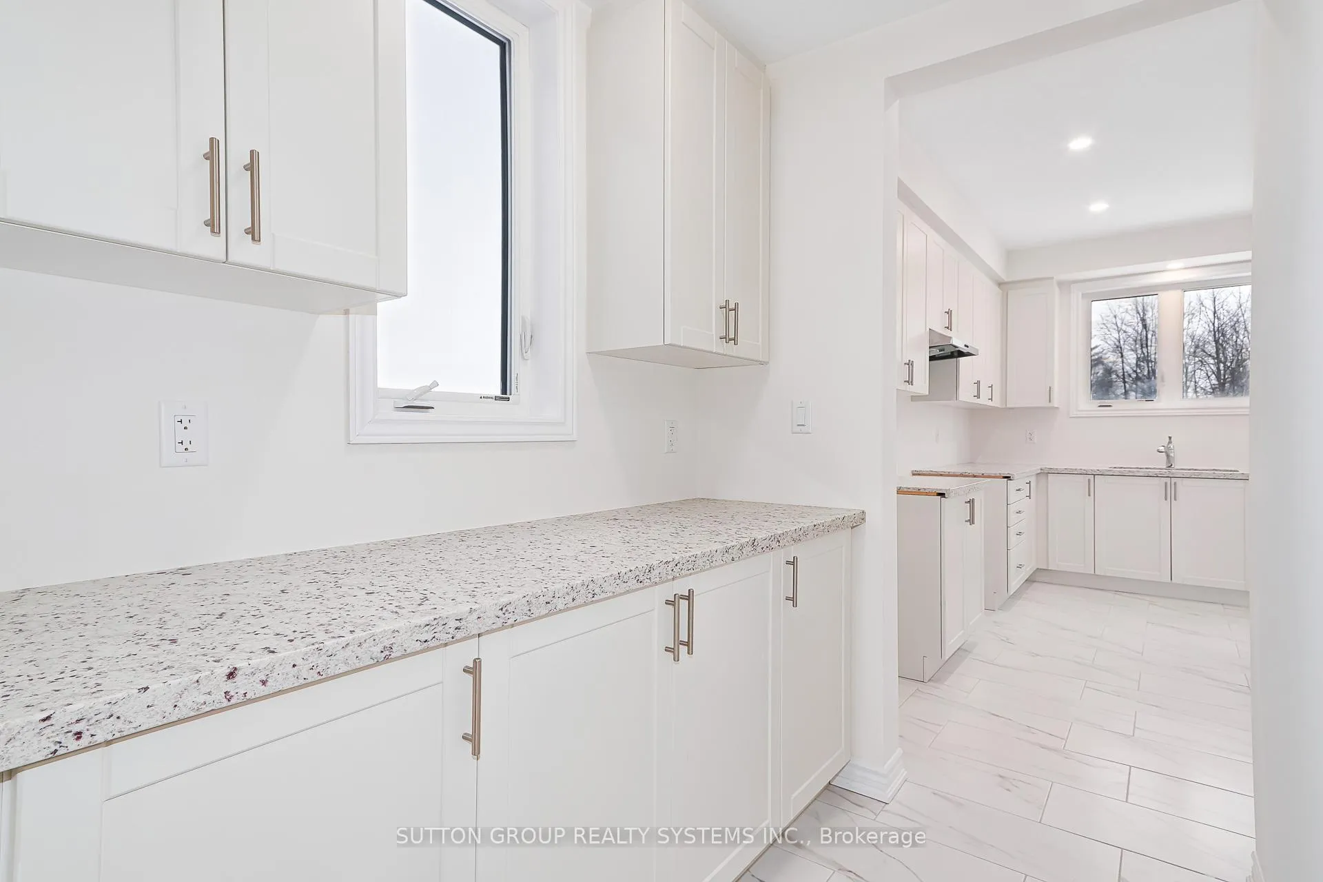Photo 5 of 176 Roseanne Circle, Wasaga Beach — HOMEH