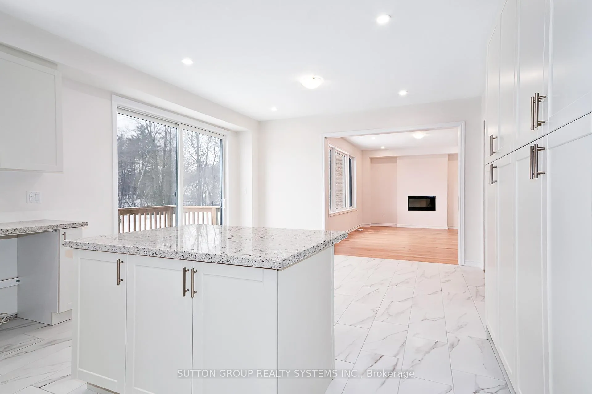 Photo 8 of 176 Roseanne Circle, Wasaga Beach — HOMEH