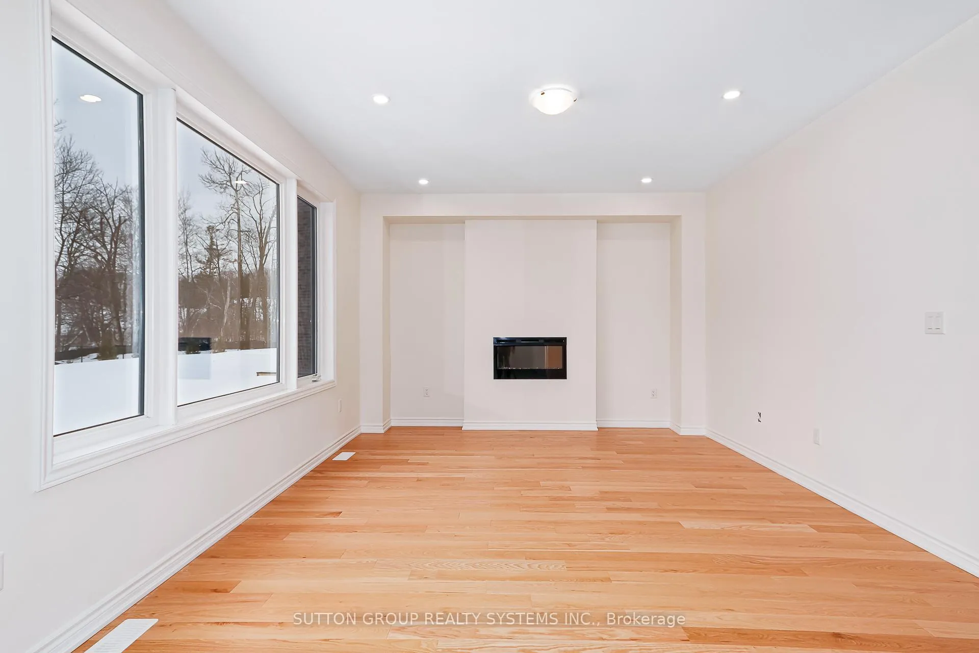 Photo 10 of 176 Roseanne Circle, Wasaga Beach — HOMEH