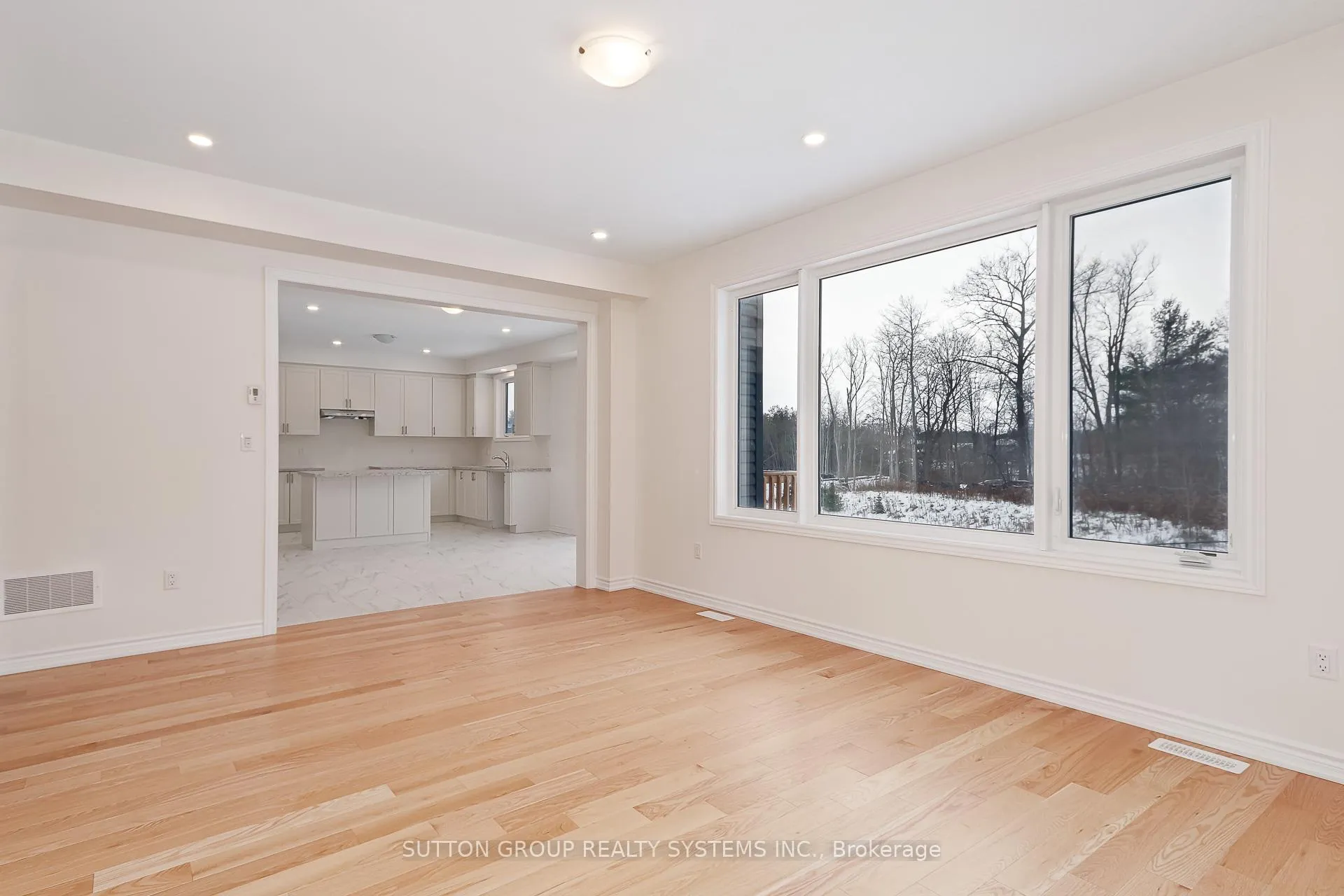 Photo 12 of 176 Roseanne Circle, Wasaga Beach — HOMEH