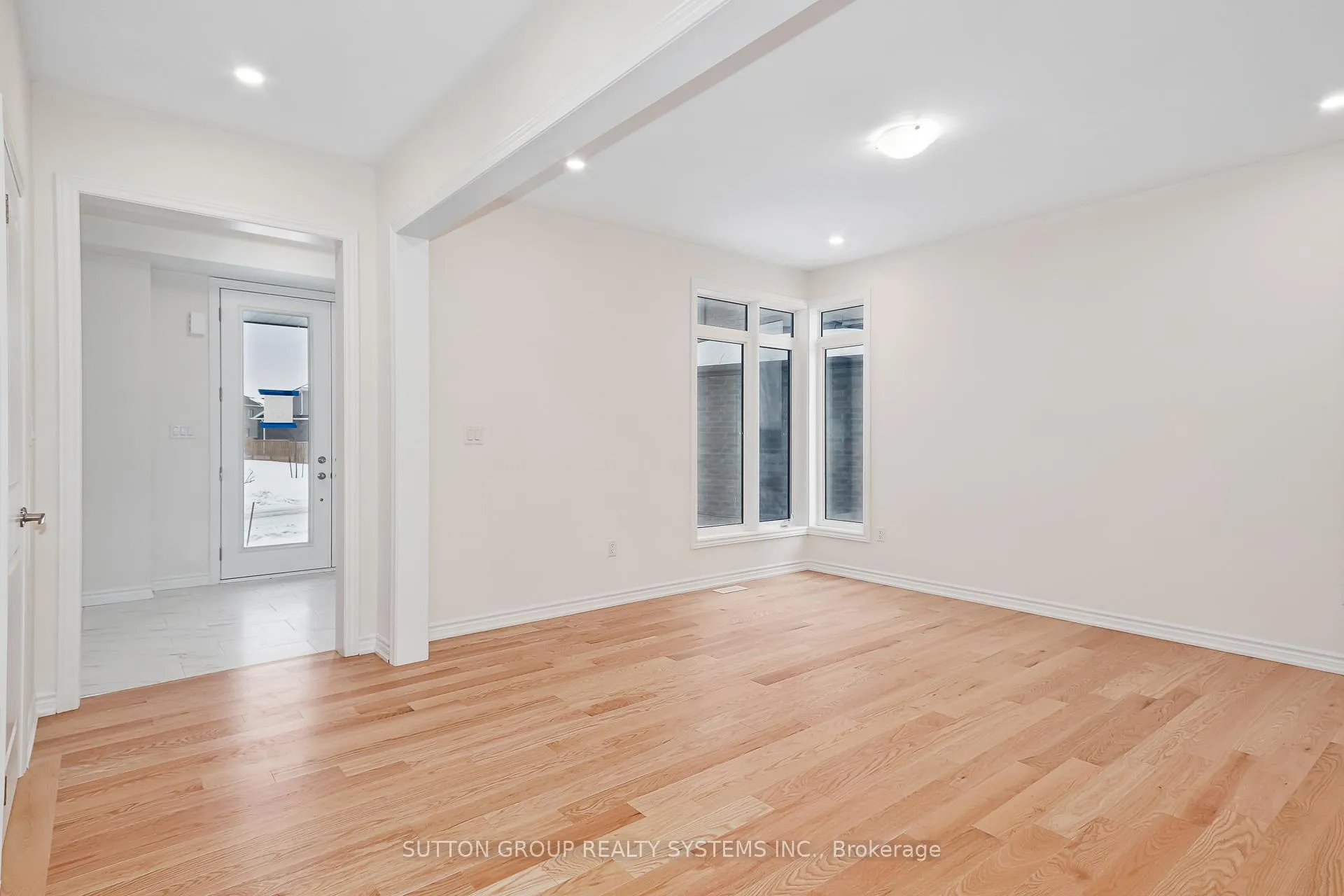 Photo 13 of 176 Roseanne Circle, Wasaga Beach — HOMEH