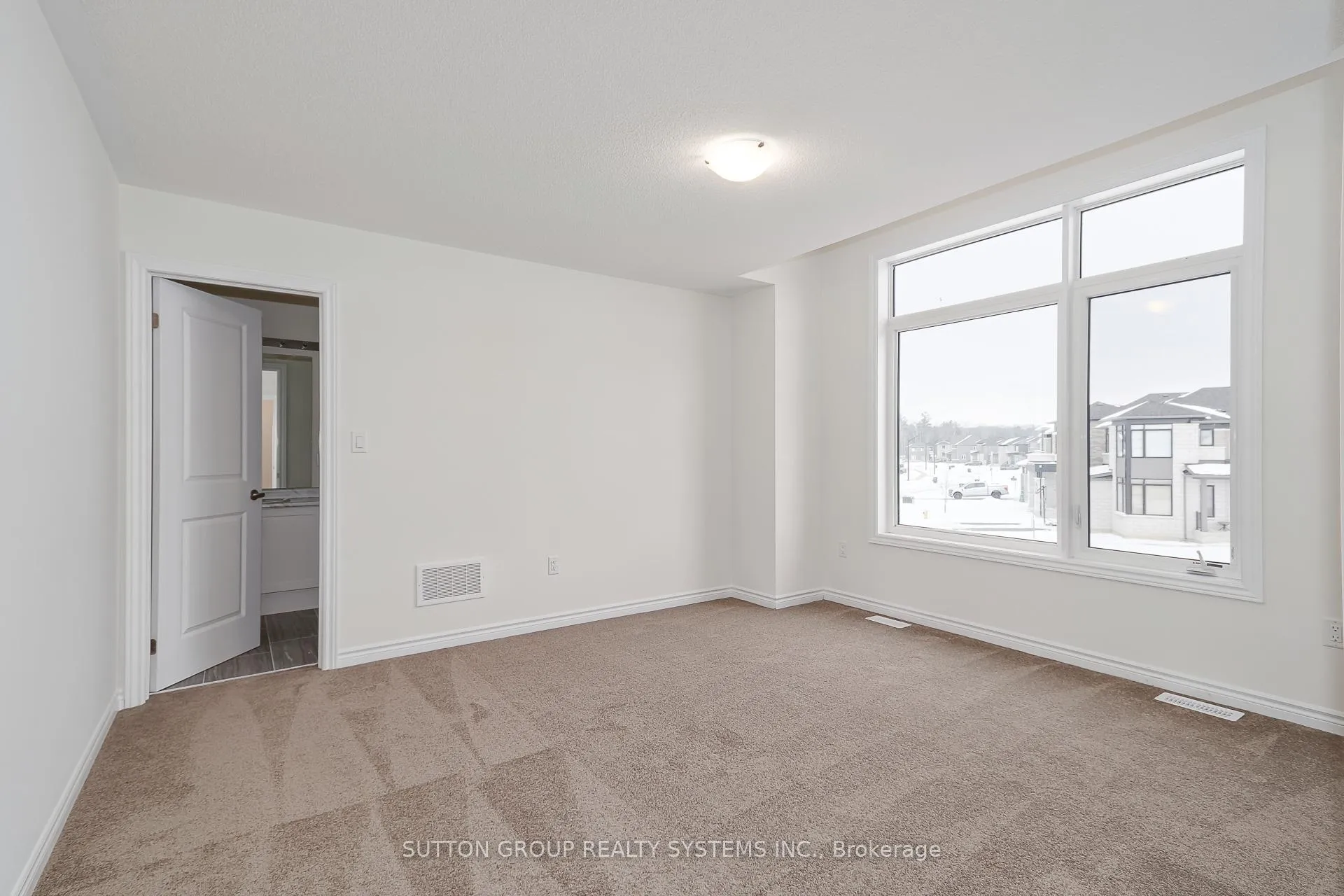 Photo 18 of 176 Roseanne Circle, Wasaga Beach — HOMEH