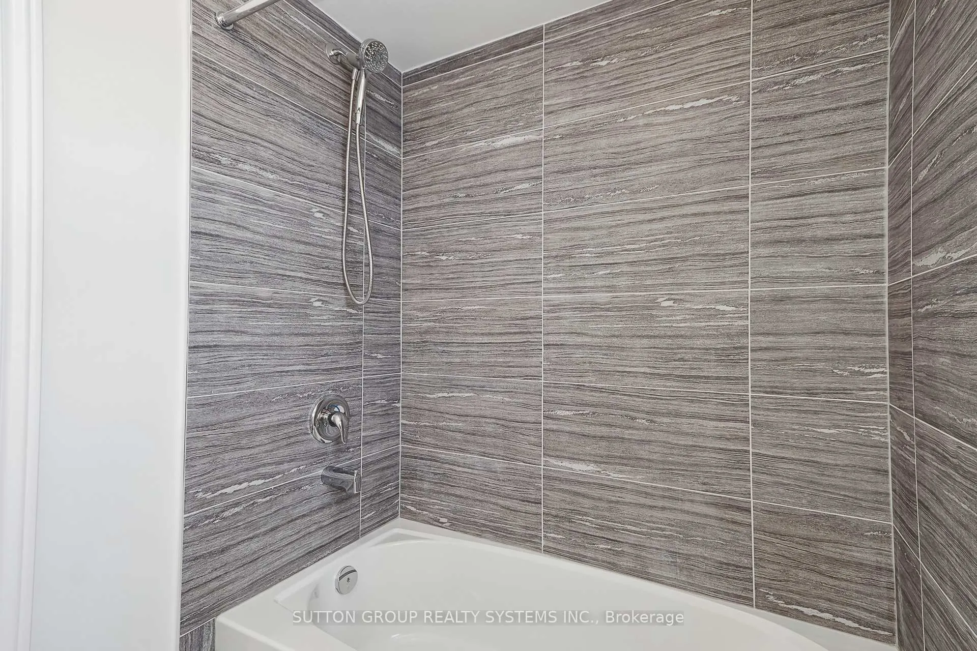Photo 20 of 176 Roseanne Circle, Wasaga Beach — HOMEH