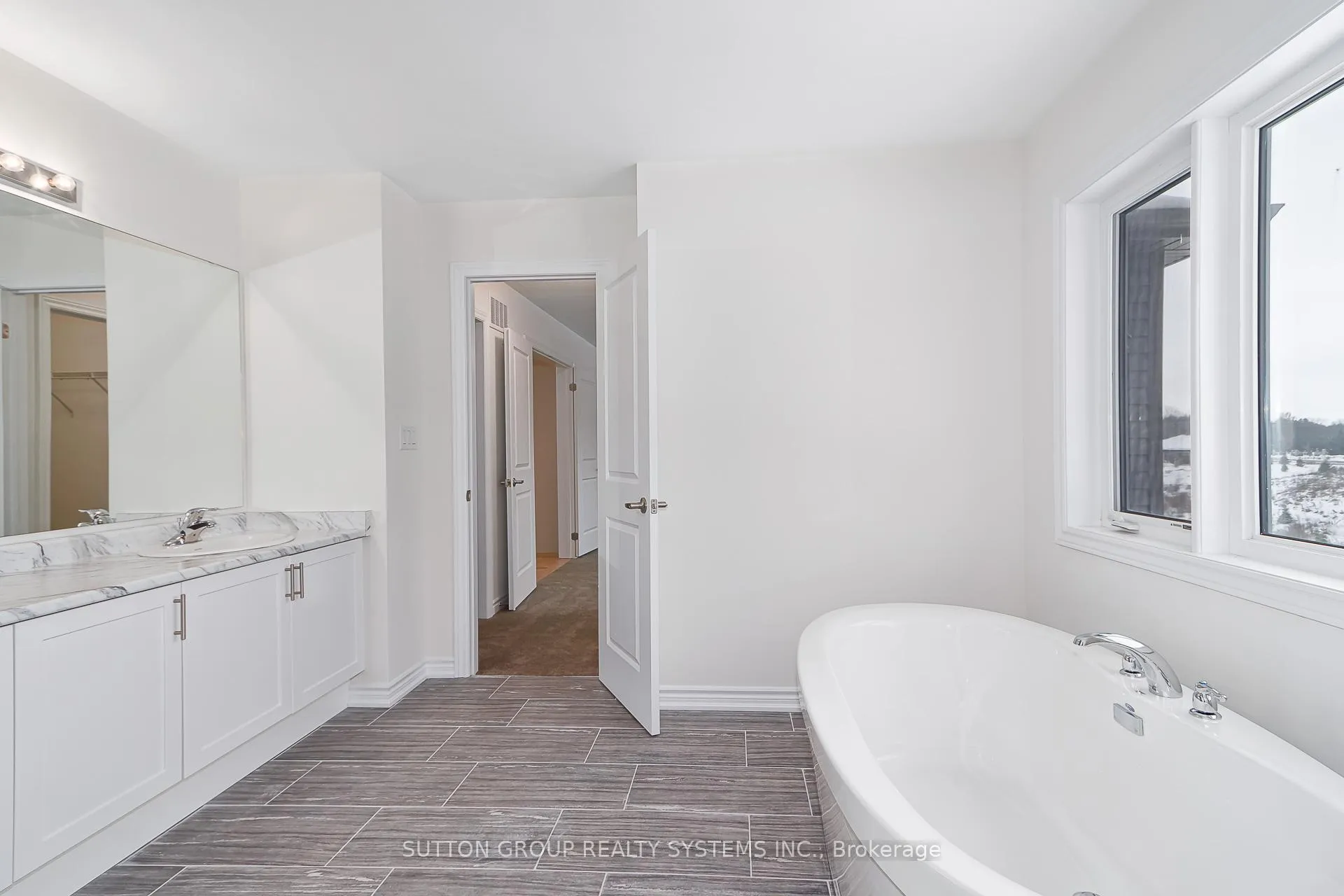 Photo 24 of 176 Roseanne Circle, Wasaga Beach — HOMEH