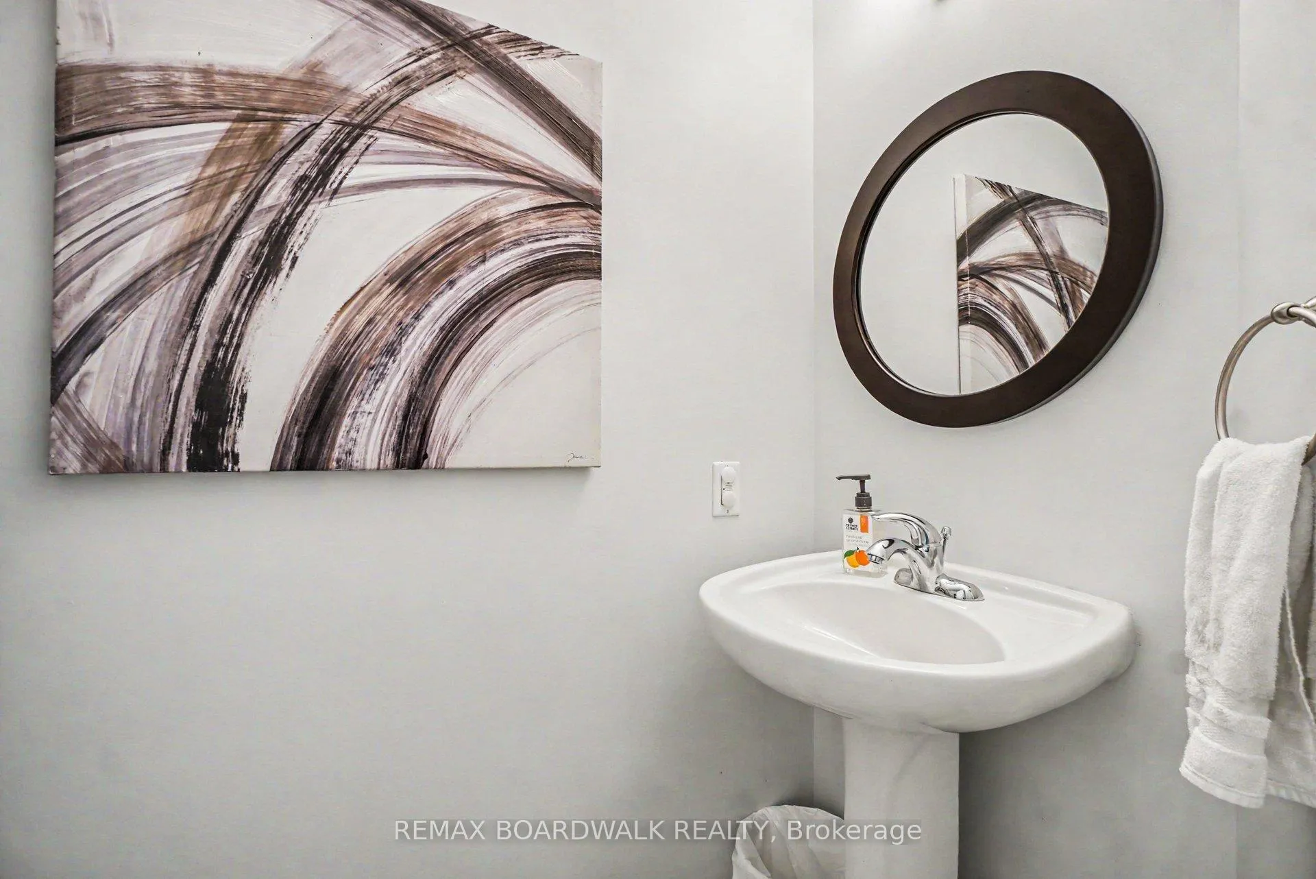 Photo 4 of 146 Marrissa Avenue, Ottawa, Beacon Hill South — HOMEH