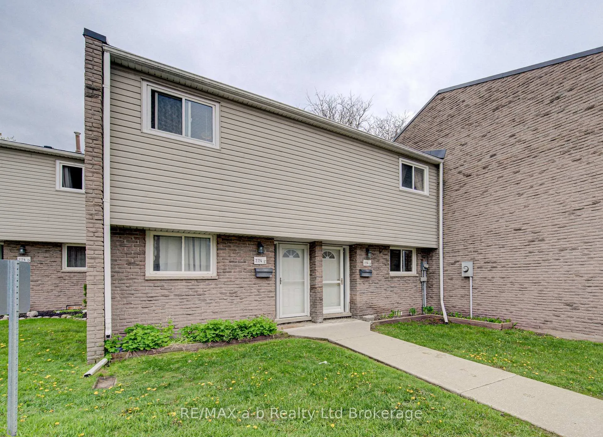 Photo 2 of Unit 18, 224F Harvard Place, Waterloo, Lincoln Village — HOMEH