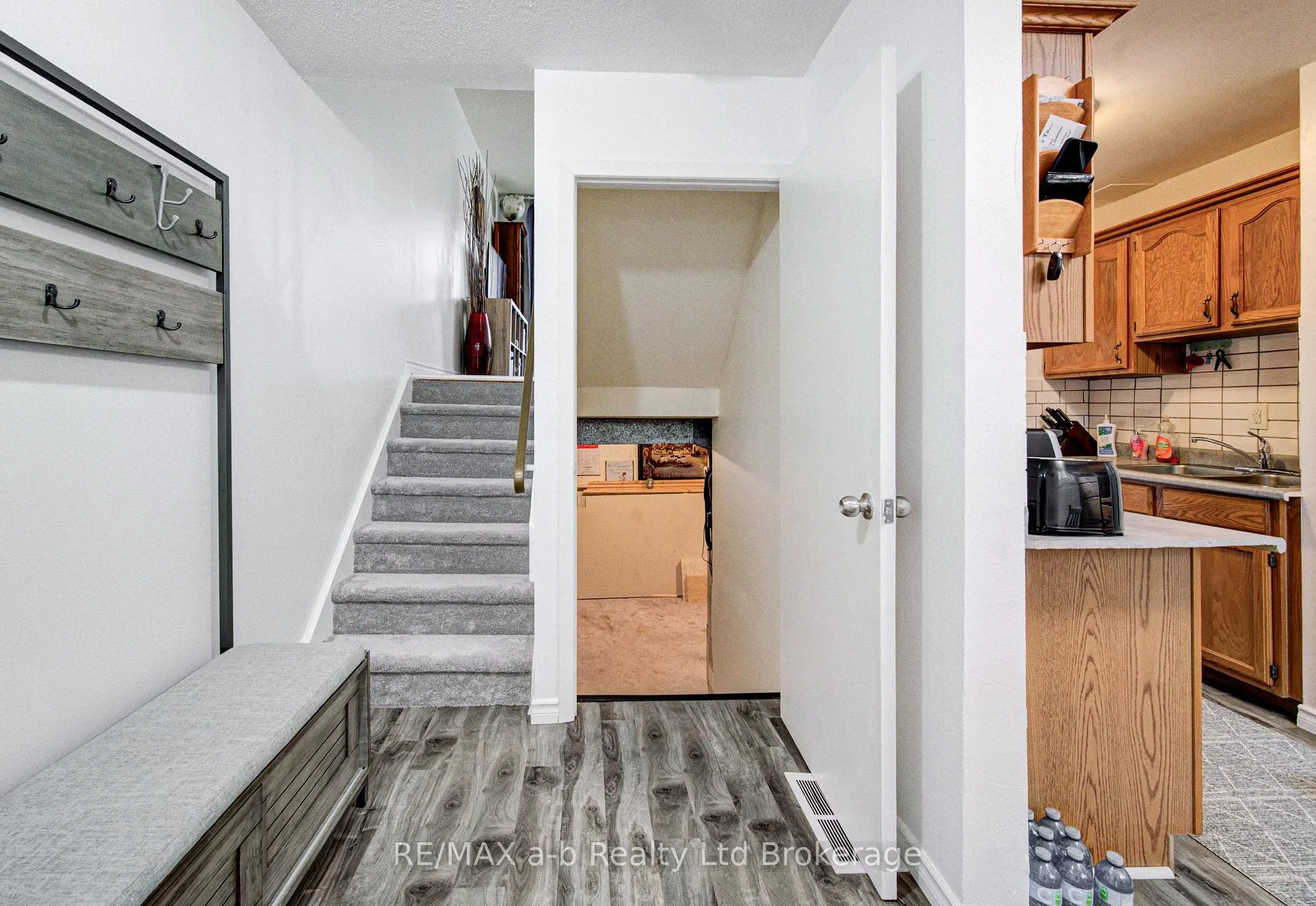 Photo 3 of Unit 18, 224F Harvard Place, Waterloo, Lincoln Village — HOMEH