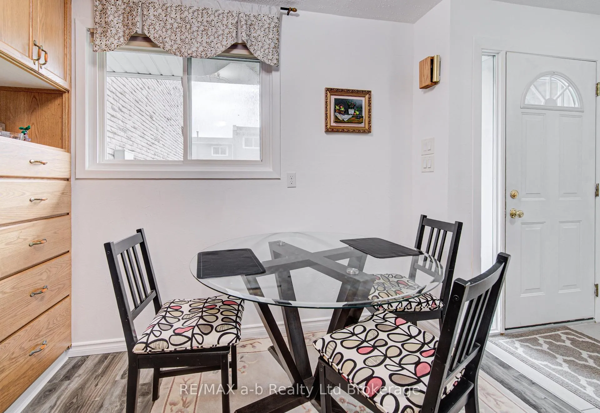 Photo 5 of Unit 18, 224F Harvard Place, Waterloo, Lincoln Village — HOMEH