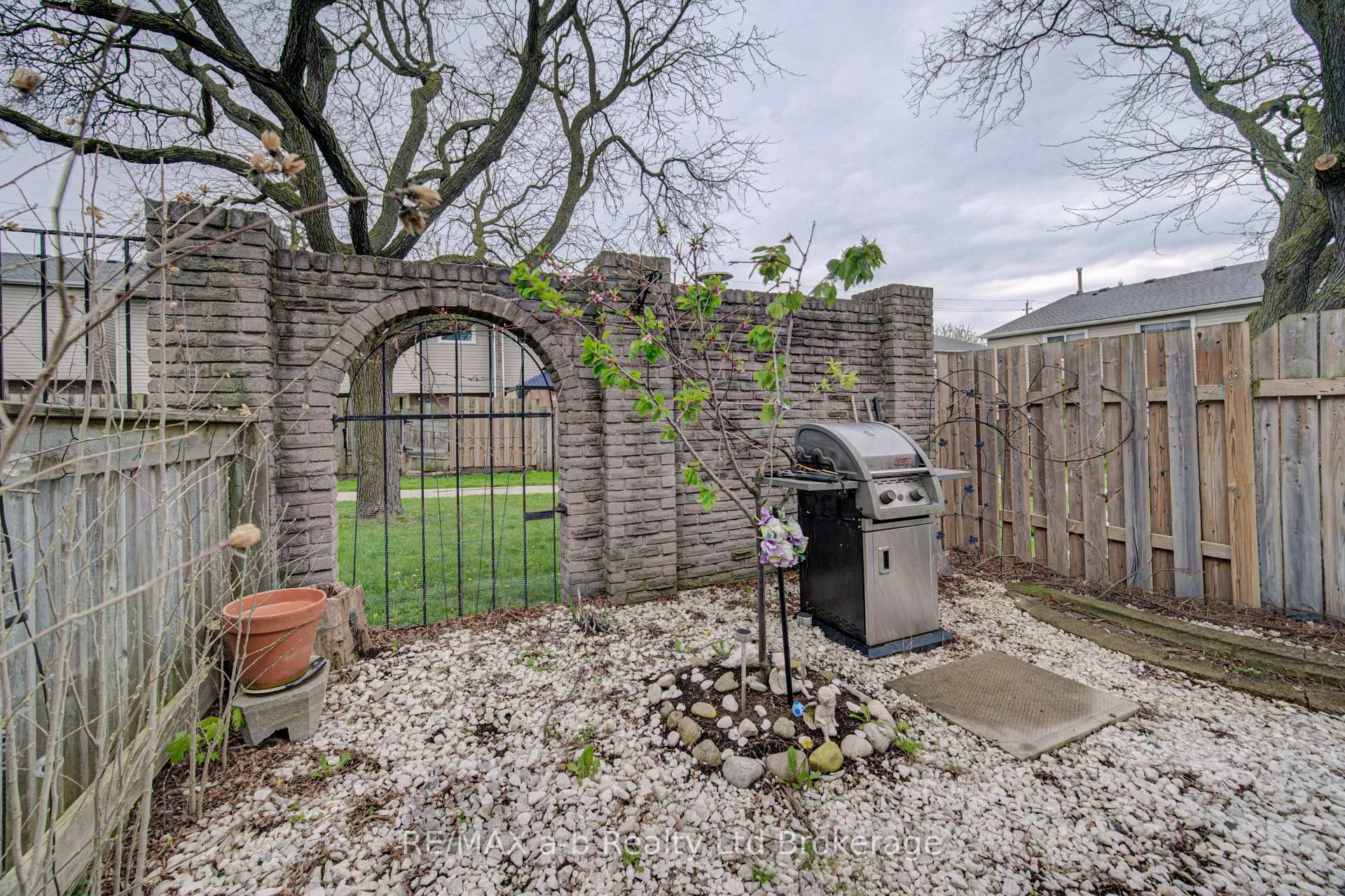 Photo 23 of Unit 18, 224F Harvard Place, Waterloo, Lincoln Village — HOMEH