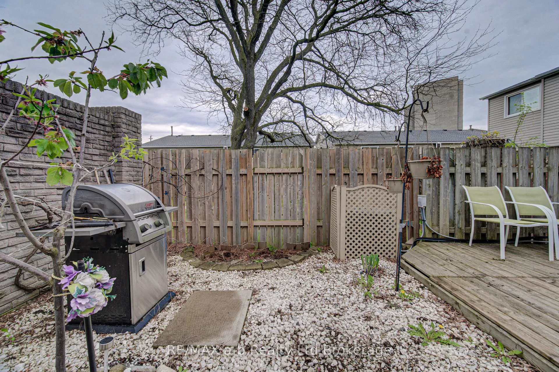 Photo 24 of Unit 18, 224F Harvard Place, Waterloo, Lincoln Village — HOMEH