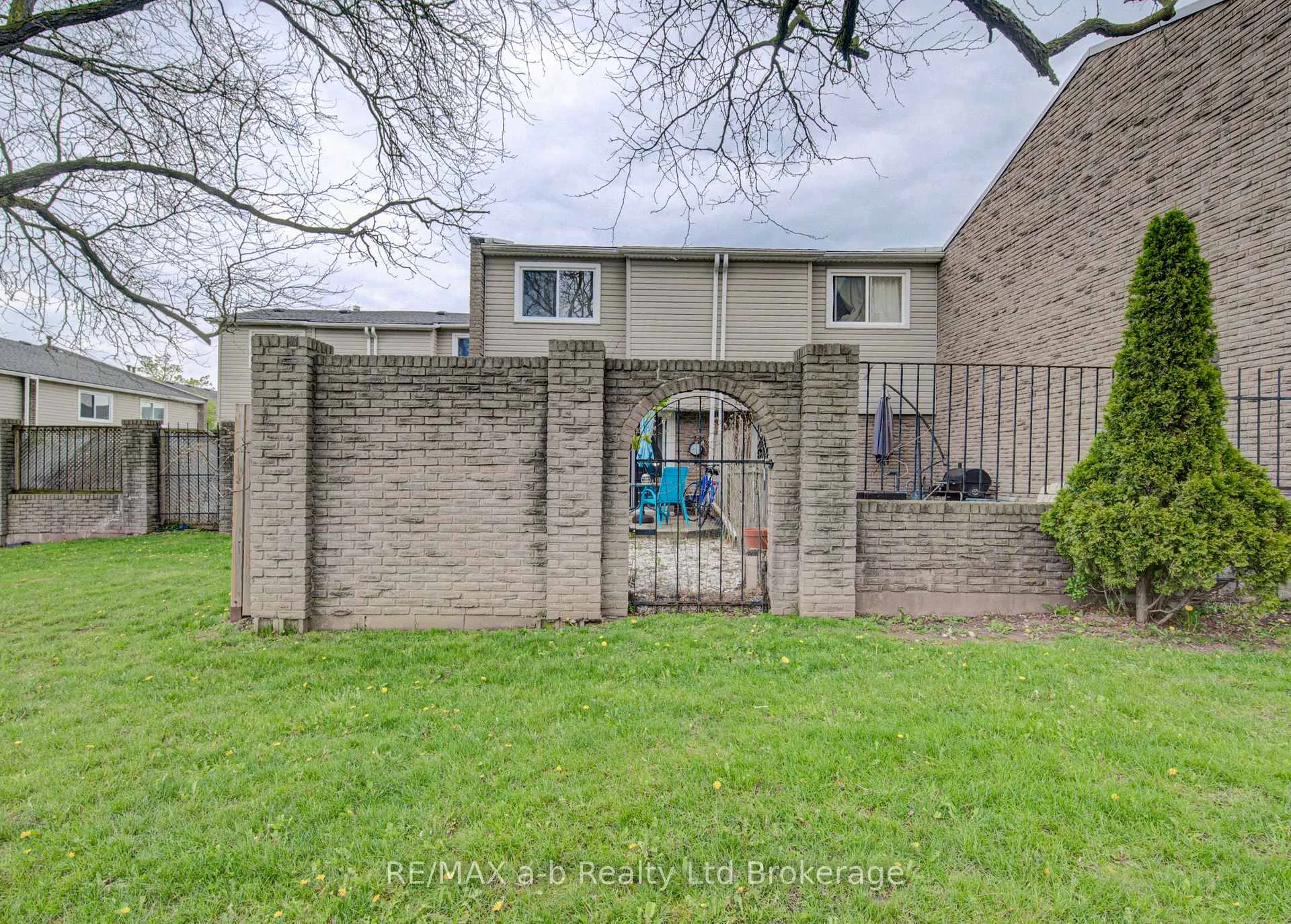 Photo 29 of Unit 18, 224F Harvard Place, Waterloo, Lincoln Village — HOMEH