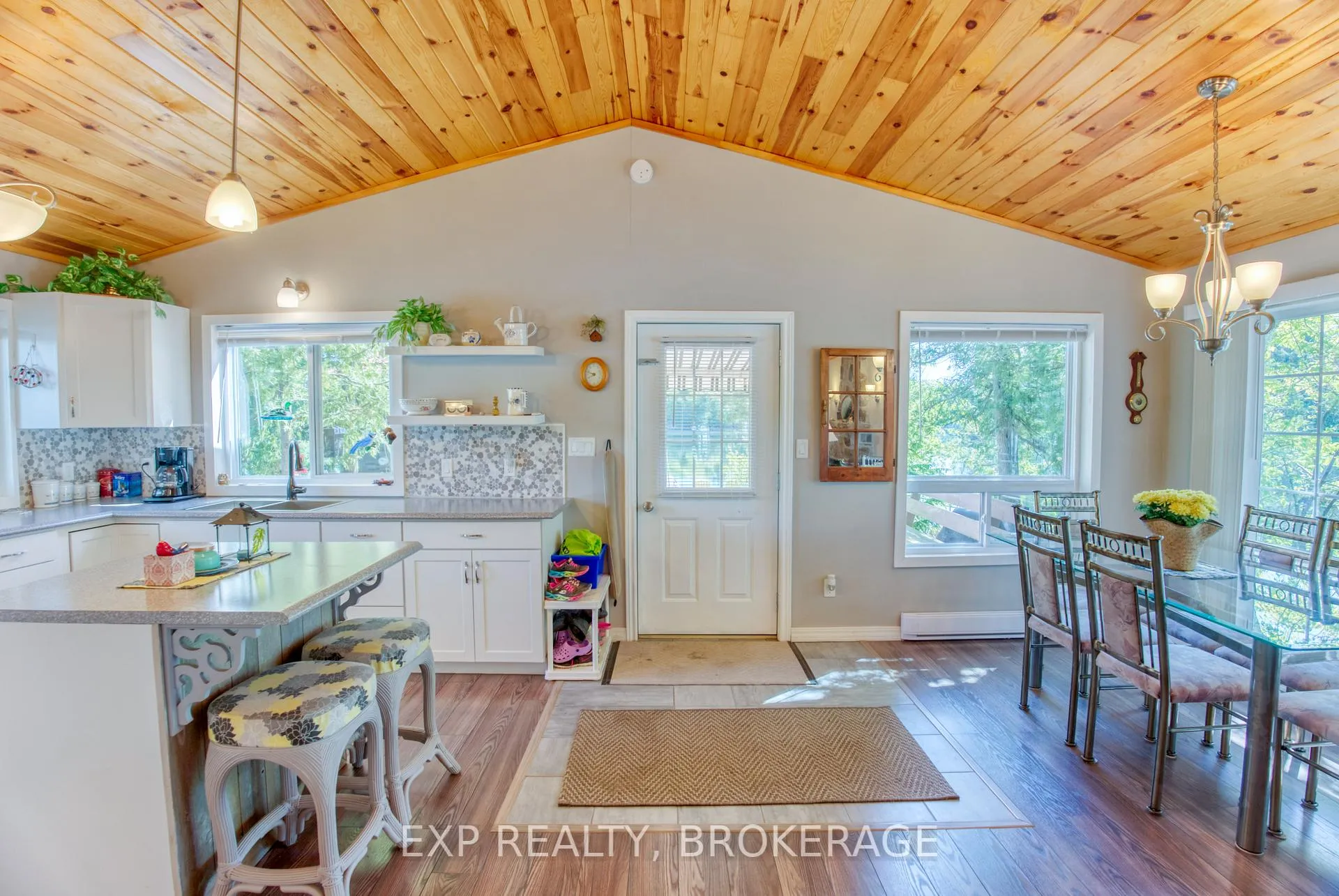 Photo 3 of 832 Sharbot Lake, Frontenac, Frontenac Centre — HOMEH