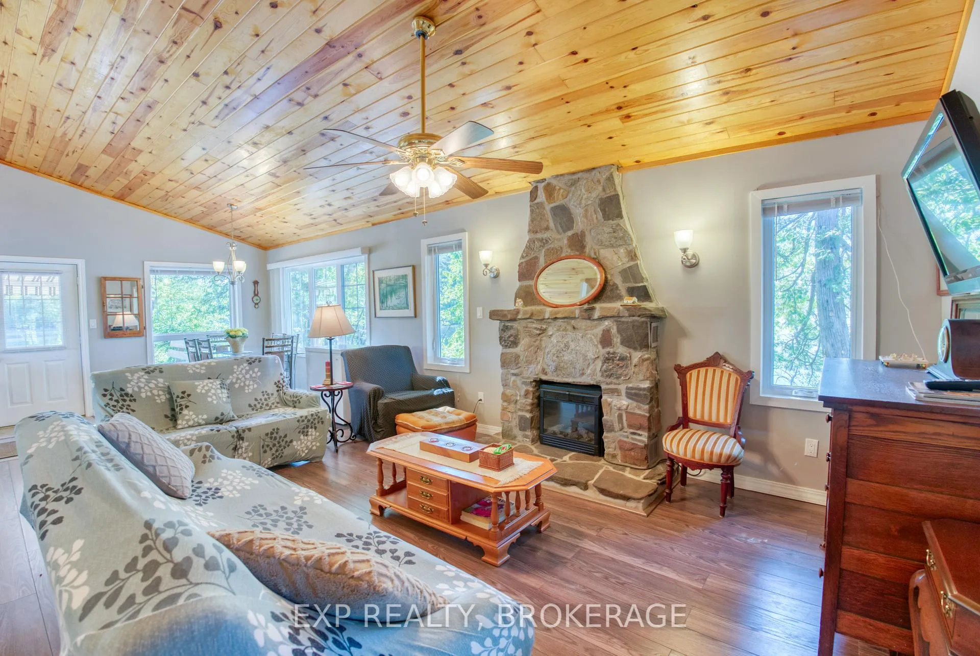 Photo 12 of 832 Sharbot Lake, Frontenac, Frontenac Centre — HOMEH