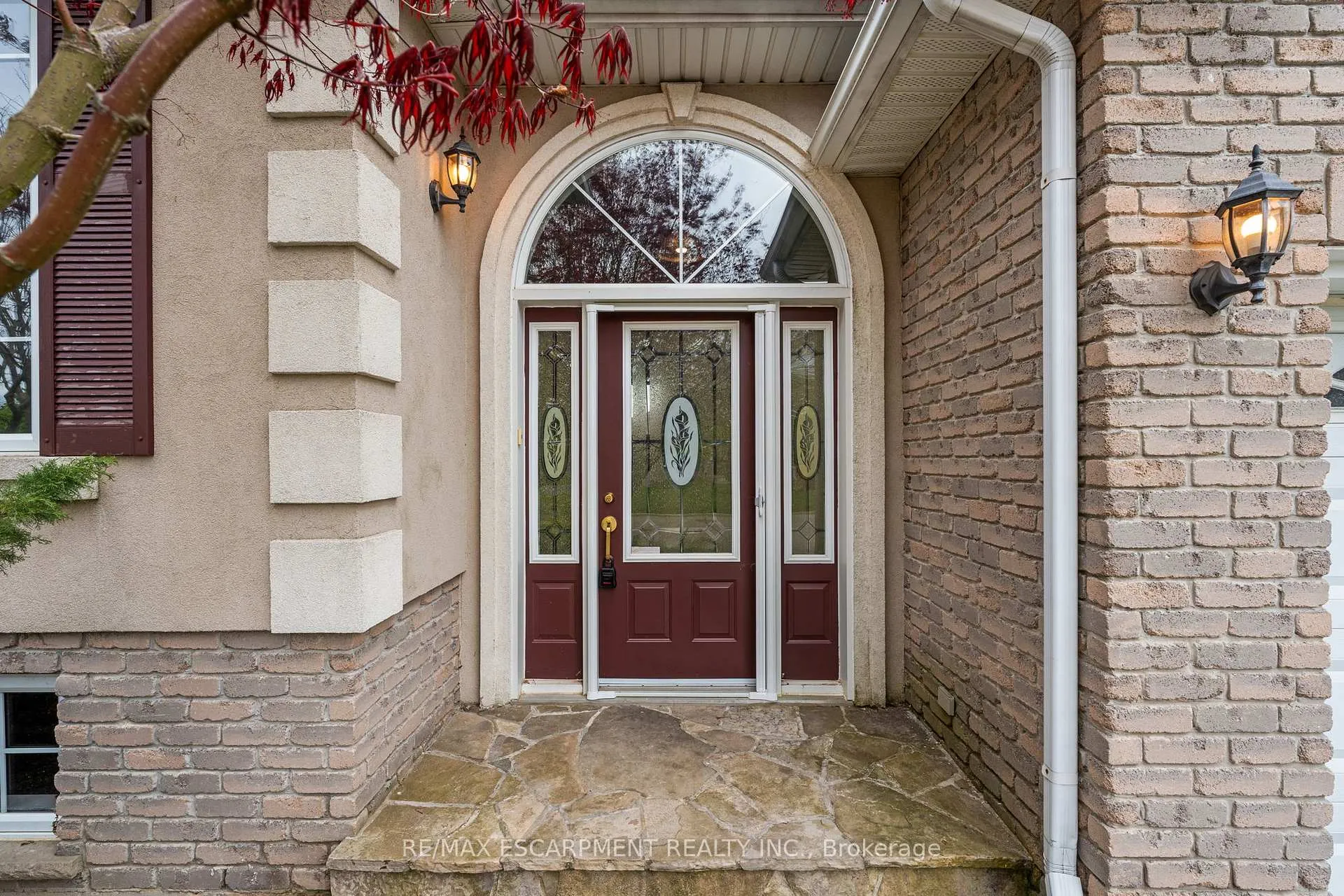 Photo 3 of 16 Macpherson Drive, Brant, Paris — HOMEH