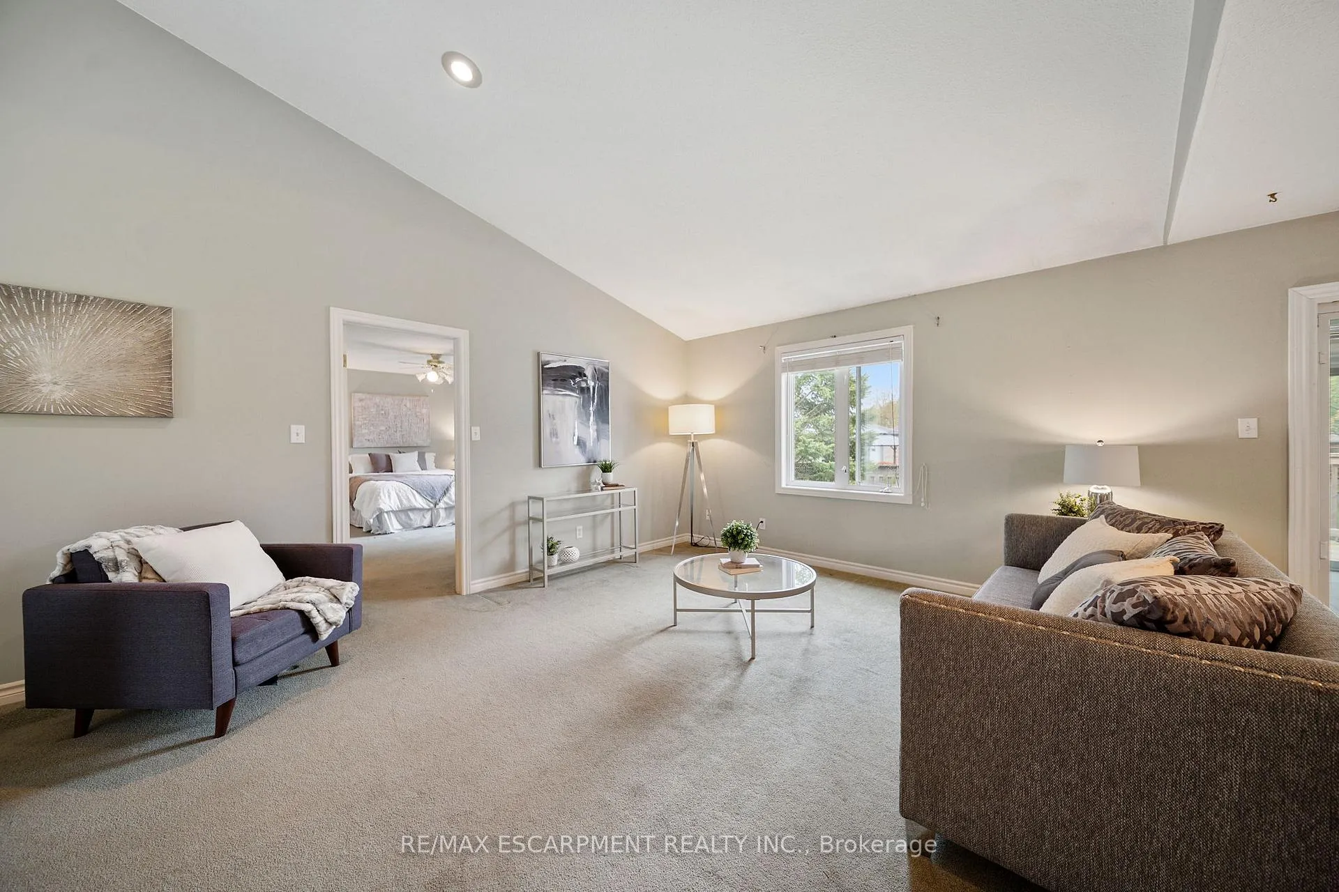 Photo 7 of 16 Macpherson Drive, Brant, Paris — HOMEH