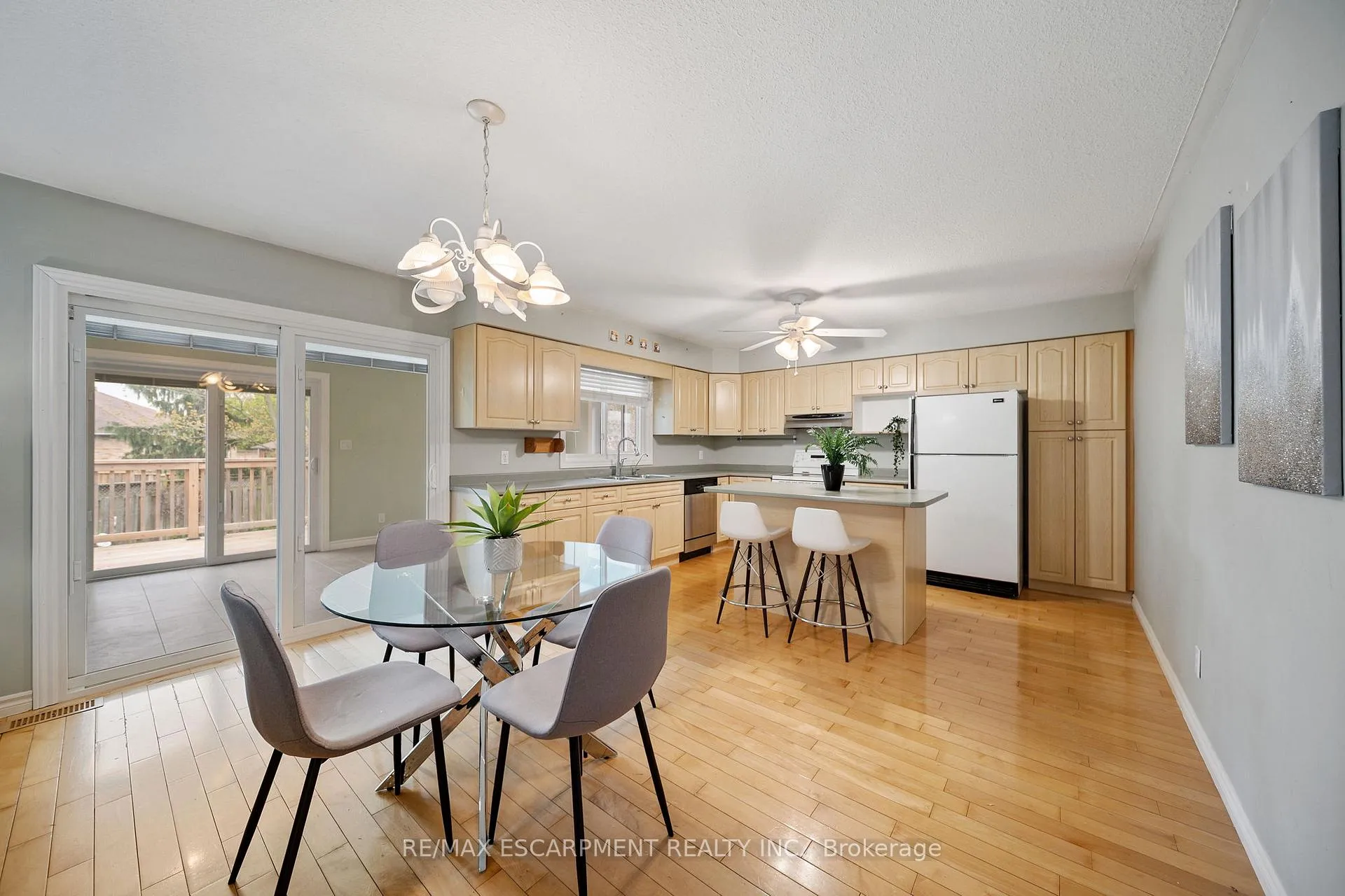 Photo 8 of 16 Macpherson Drive, Brant, Paris — HOMEH