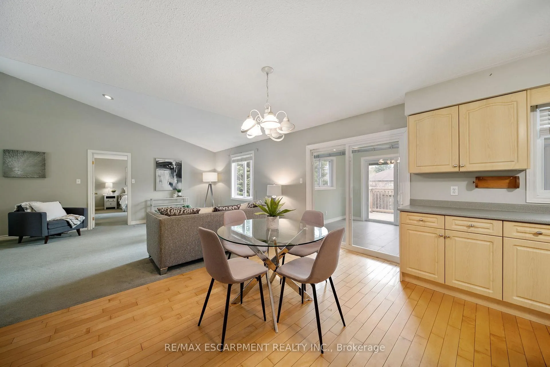 Photo 9 of 16 Macpherson Drive, Brant, Paris — HOMEH