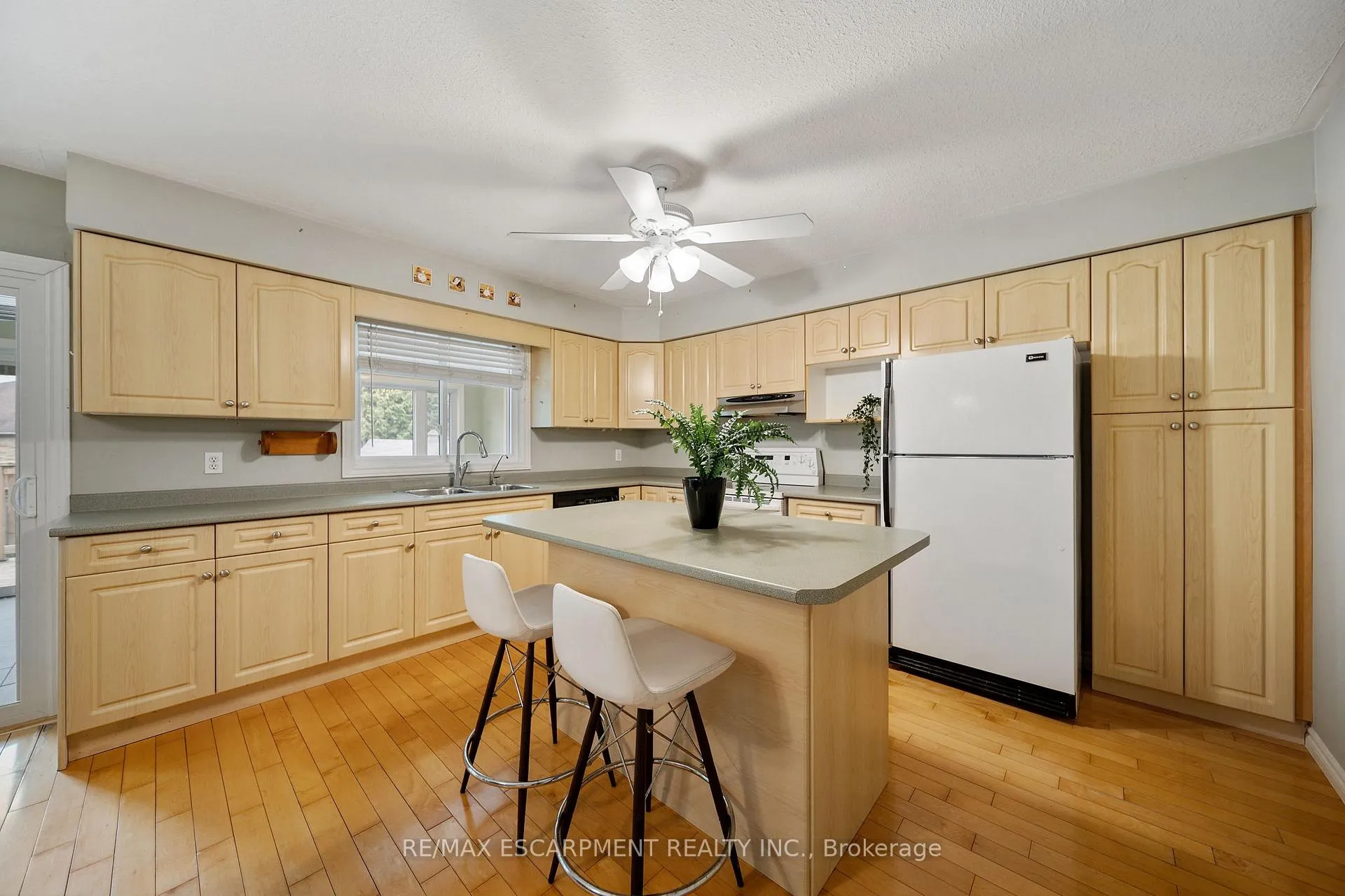 Photo 10 of 16 Macpherson Drive, Brant, Paris — HOMEH