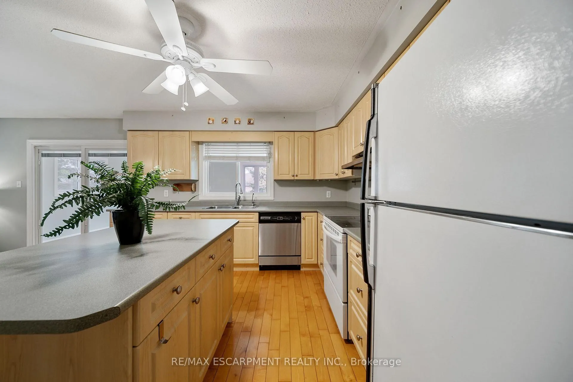 Photo 11 of 16 Macpherson Drive, Brant, Paris — HOMEH
