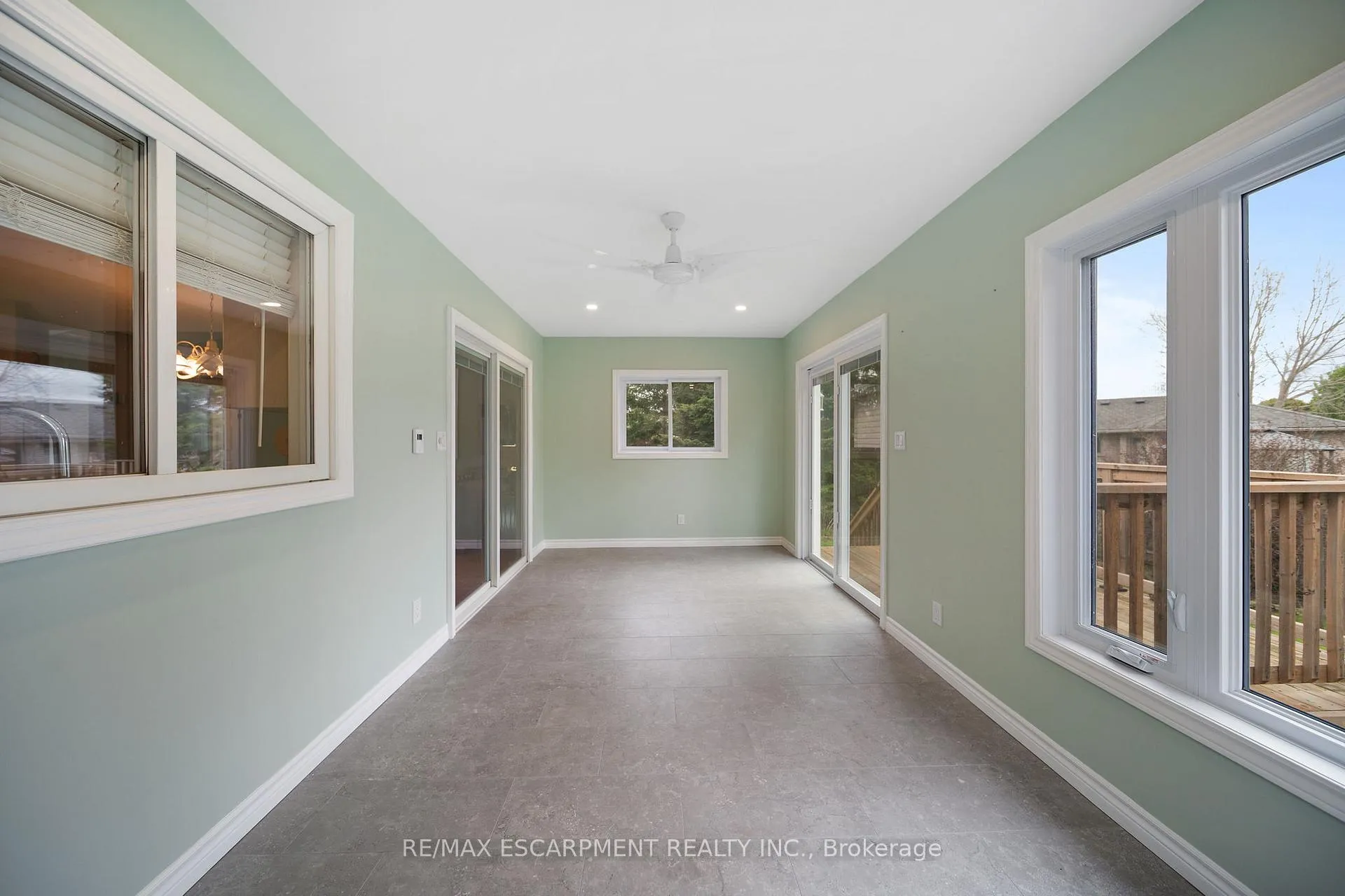 Photo 12 of 16 Macpherson Drive, Brant, Paris — HOMEH