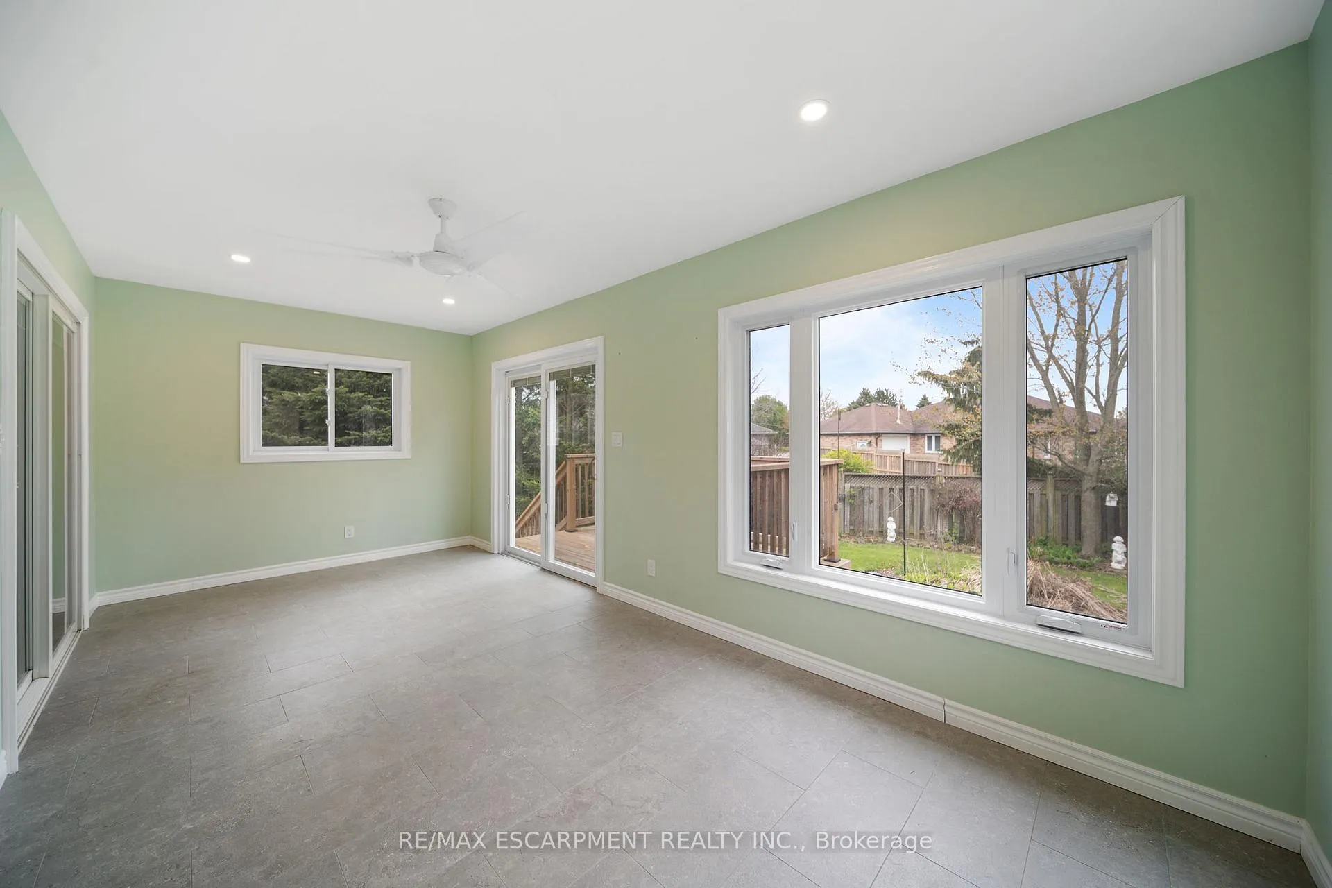 Photo 13 of 16 Macpherson Drive, Brant, Paris — HOMEH