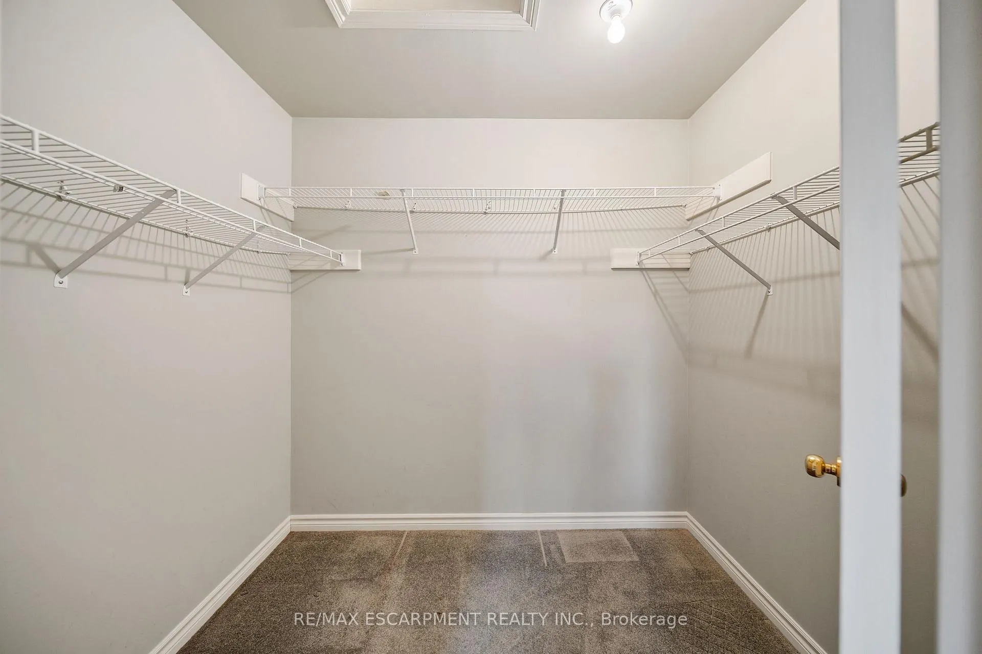 Photo 19 of 16 Macpherson Drive, Brant, Paris — HOMEH
