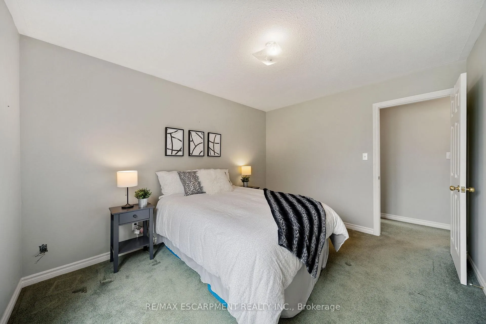Photo 24 of 16 Macpherson Drive, Brant, Paris — HOMEH