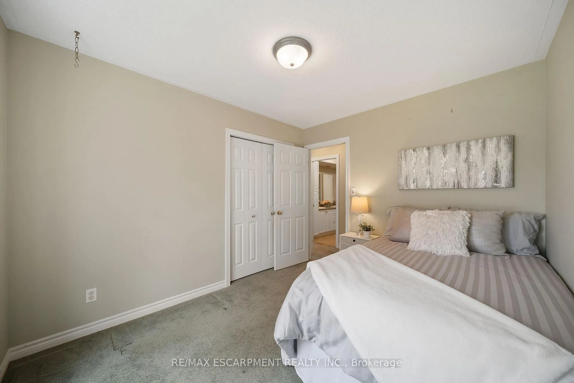 Photo 26 of 16 Macpherson Drive, Brant, Paris — HOMEH