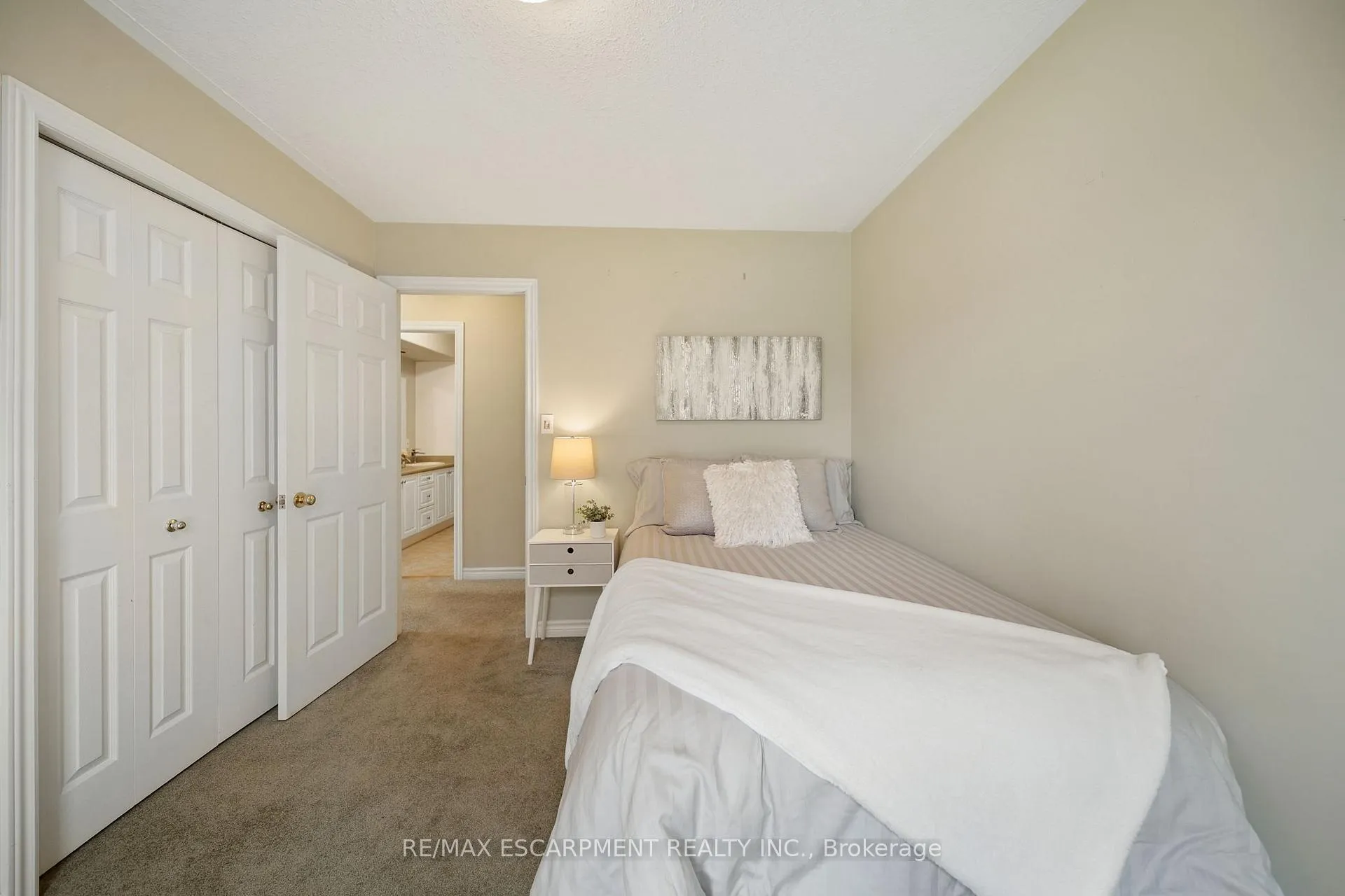 Photo 27 of 16 Macpherson Drive, Brant, Paris — HOMEH