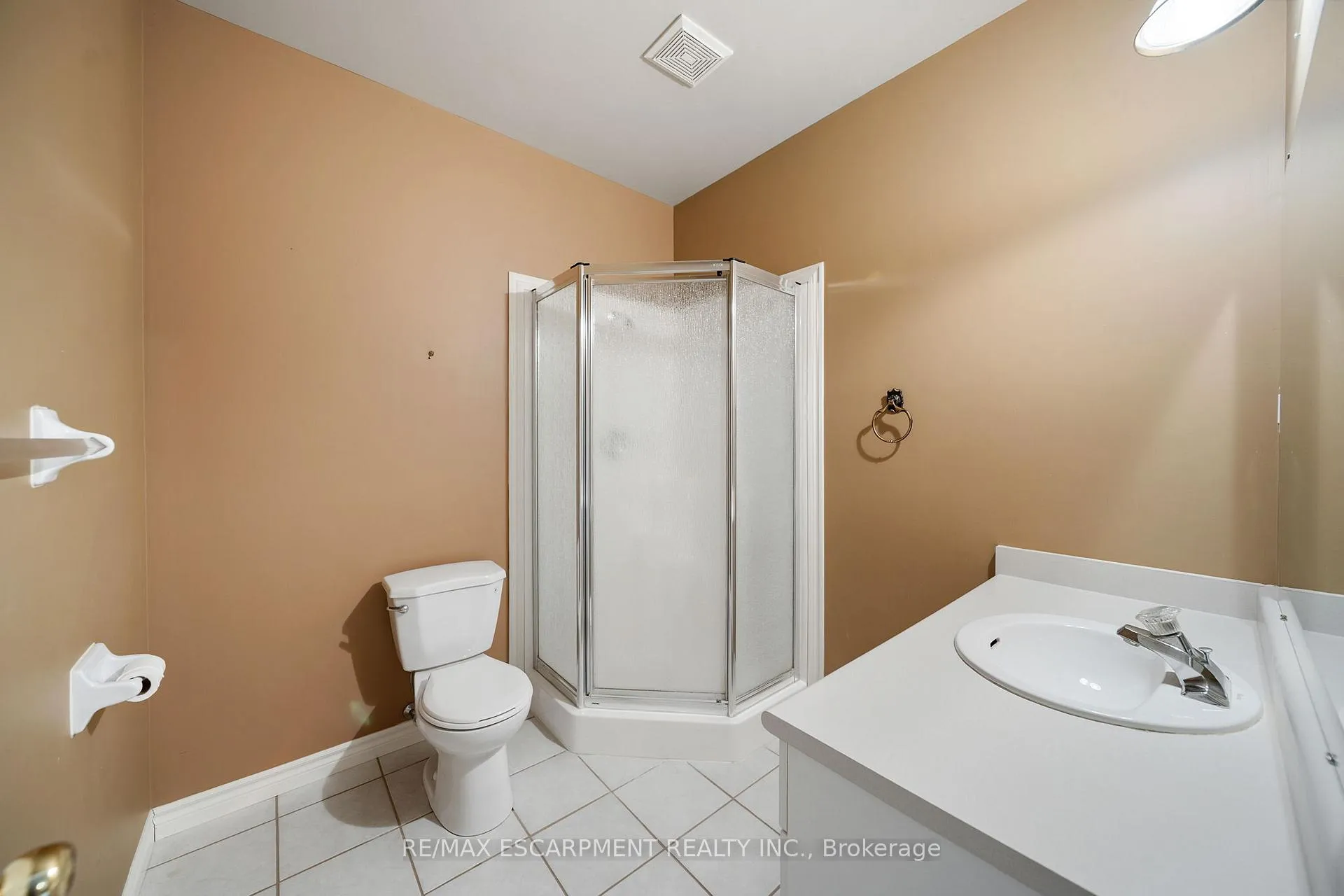 Photo 29 of 16 Macpherson Drive, Brant, Paris — HOMEH