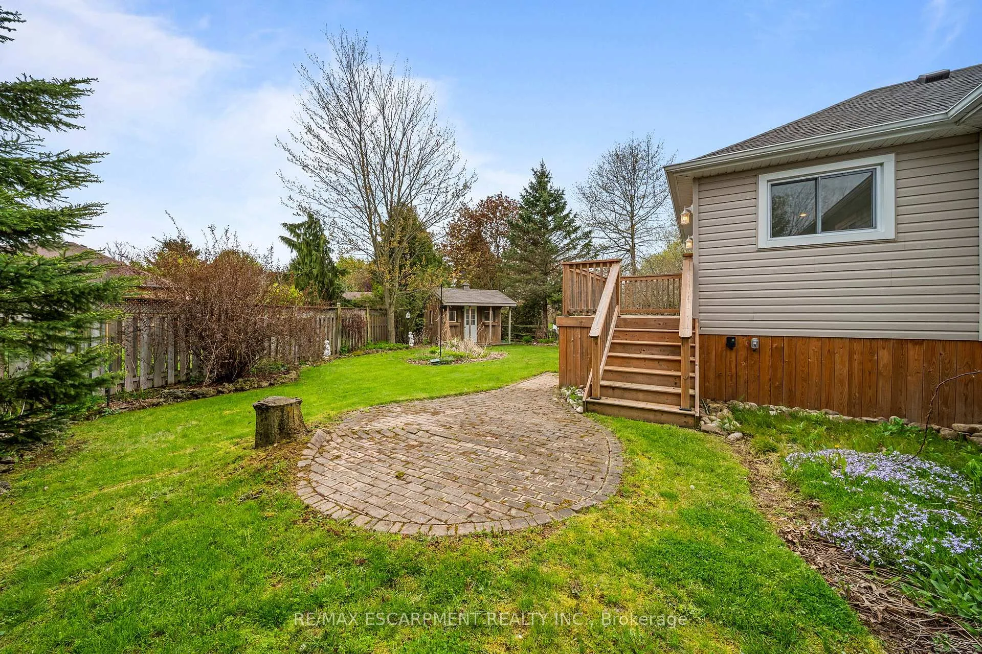 Photo 31 of 16 Macpherson Drive, Brant, Paris — HOMEH