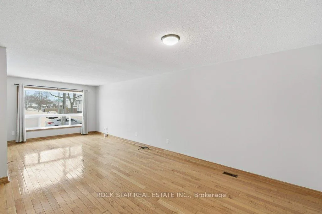 Photo 2 of Unit Main Fl, 115 Elmore Drive, Hamilton, Eleanor — HOMEH