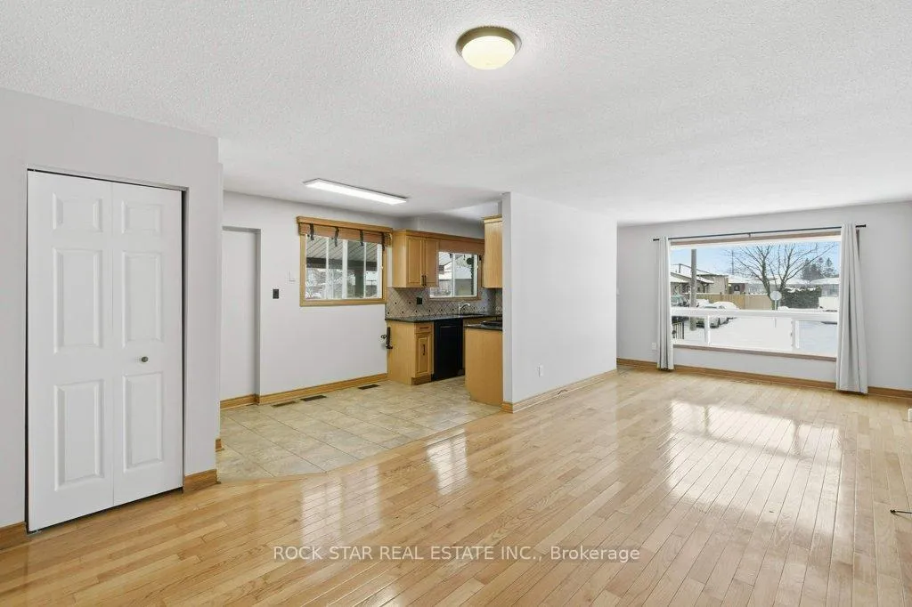 Photo 3 of Unit Main Fl, 115 Elmore Drive, Hamilton, Eleanor — HOMEH